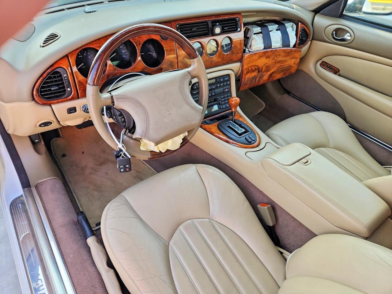 2000 Jaguar Xk8 White vin: SAJJA42C5YNA07934
