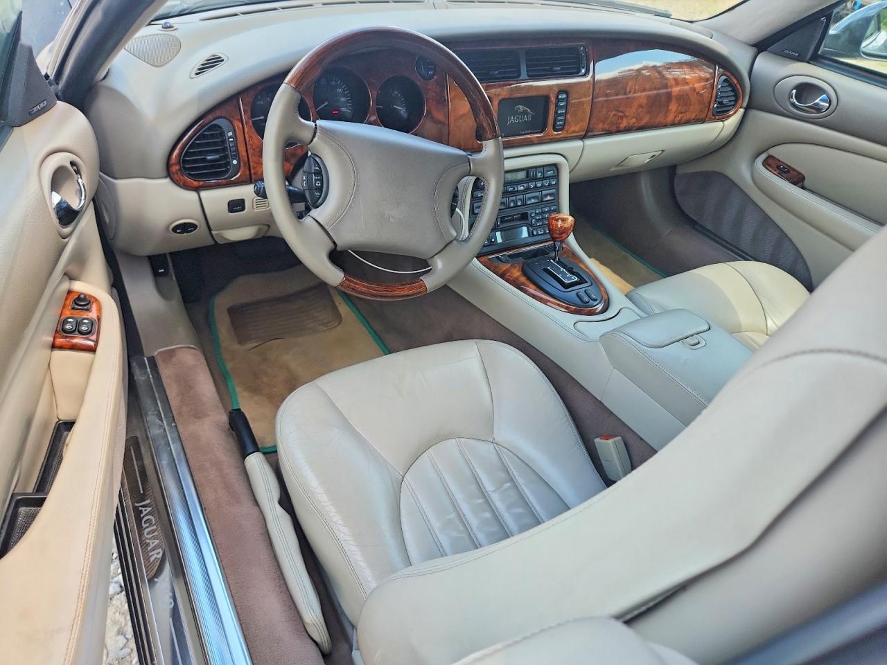 2000 Jaguar Xk8 Silver vin: SAJJA42C7YNA07854