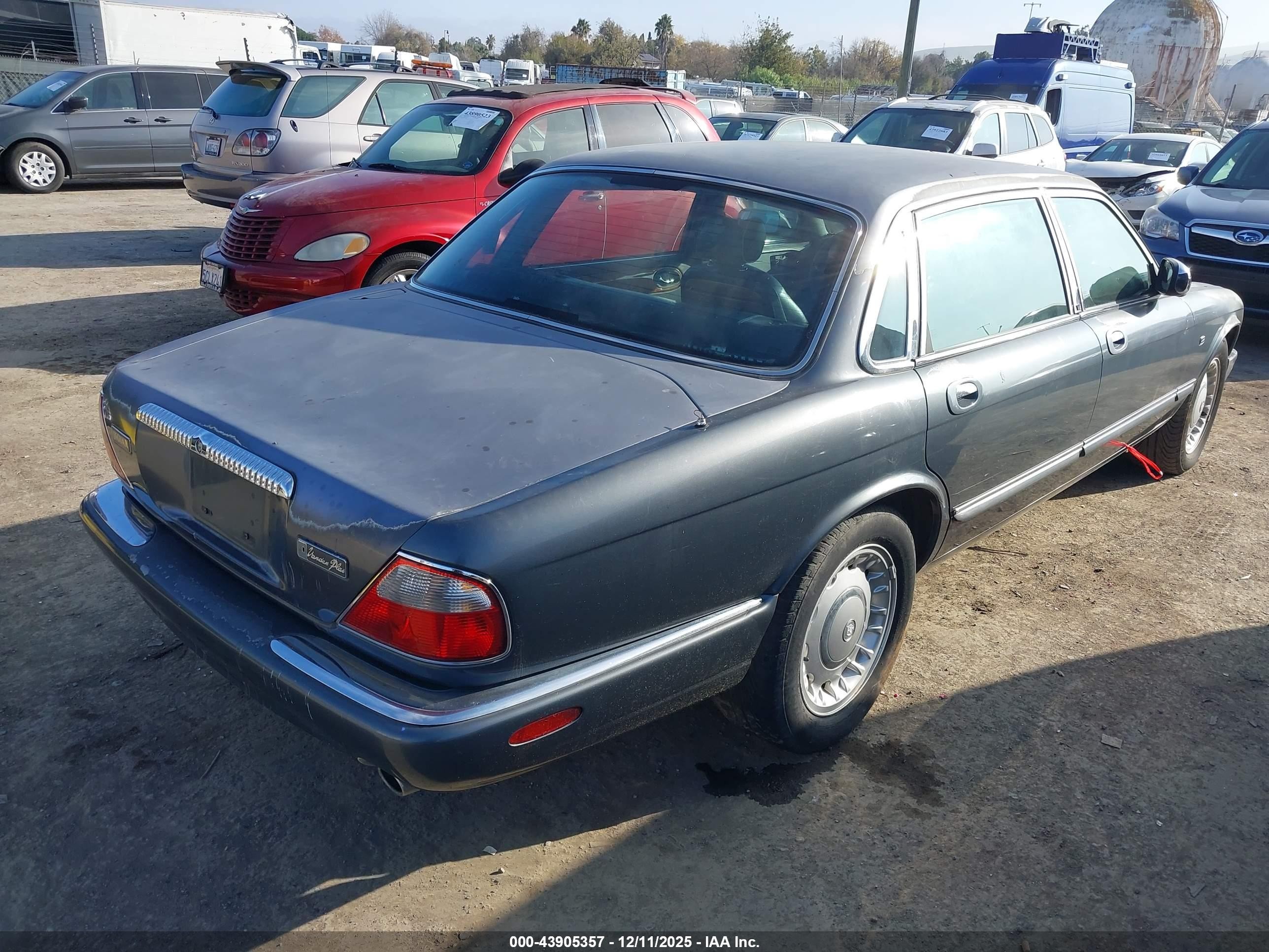 1999 Jaguar Xj8 Vanden Plas Silver vin: SAJKD6041XC876198