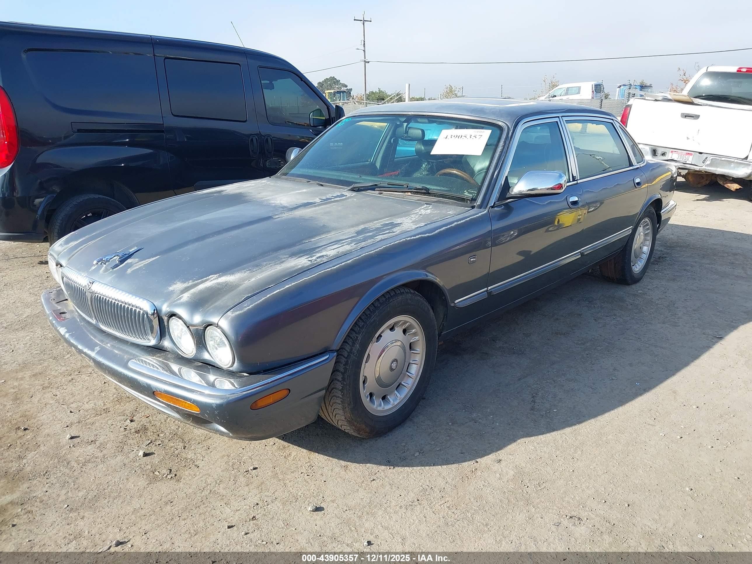 1999 Jaguar Xj8 Vanden Plas Silver vin: SAJKD6041XC876198