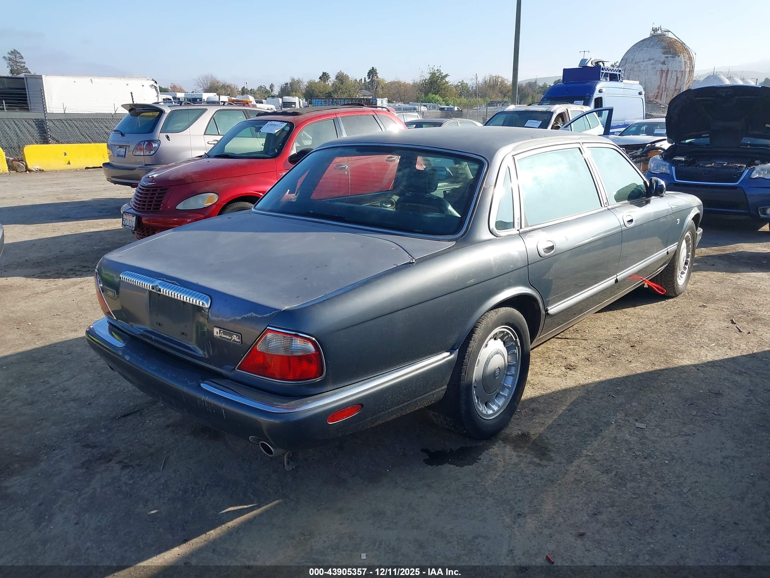 1999 Jaguar Xj8 Vanden Plas Silver vin: SAJKD6041XC876198