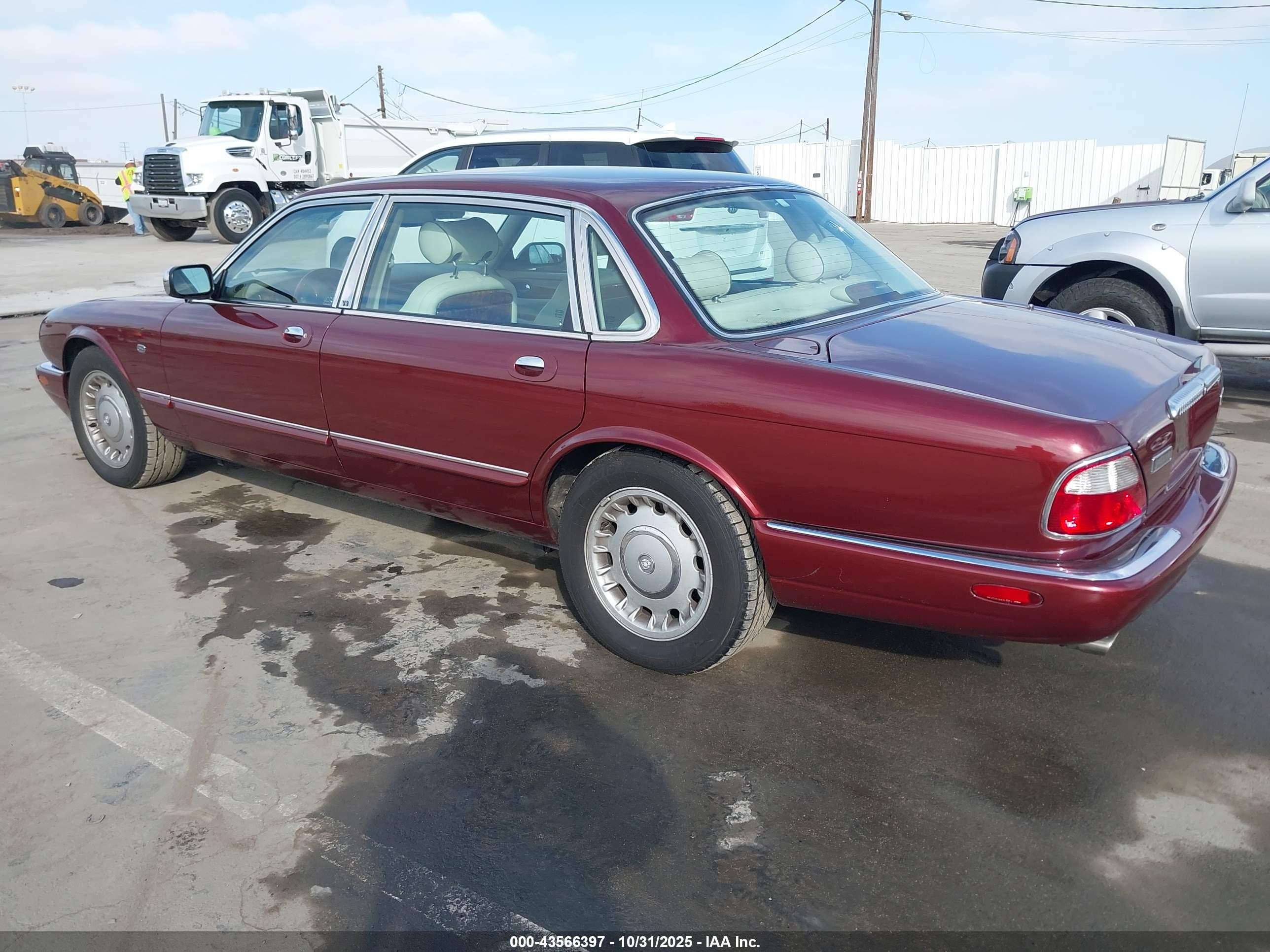1999 Jaguar Xj8 Vanden Plas Burgundy vin: SAJKD6044XC872033