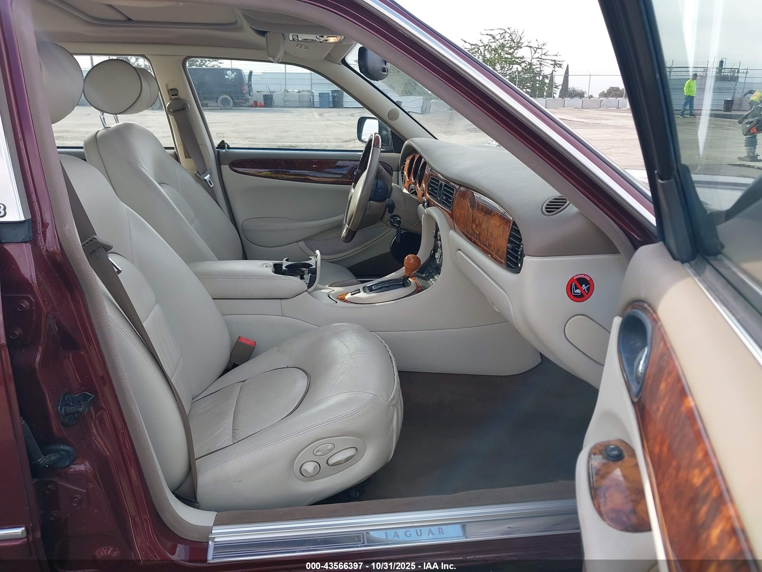 1999 Jaguar Xj8 Vanden Plas Burgundy vin: SAJKD6044XC872033