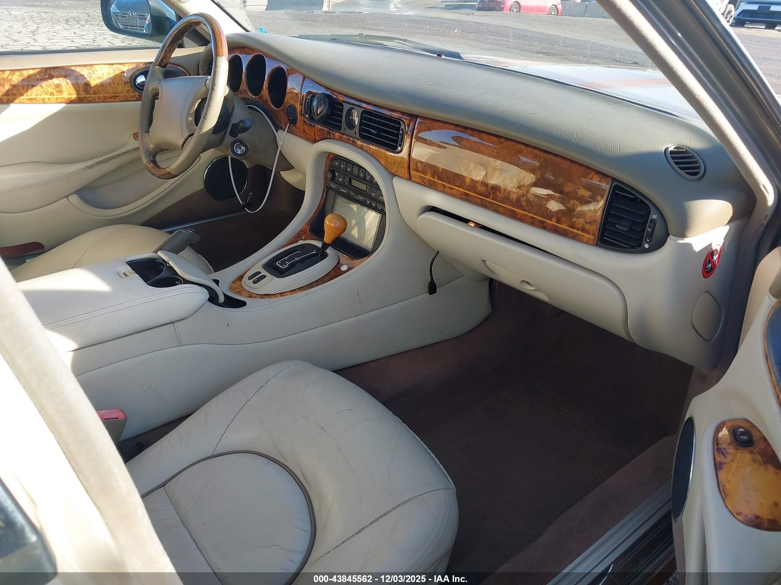 1999 Jaguar Xj8 Vanden Plas Orange vin: SAJKD6044XC874638