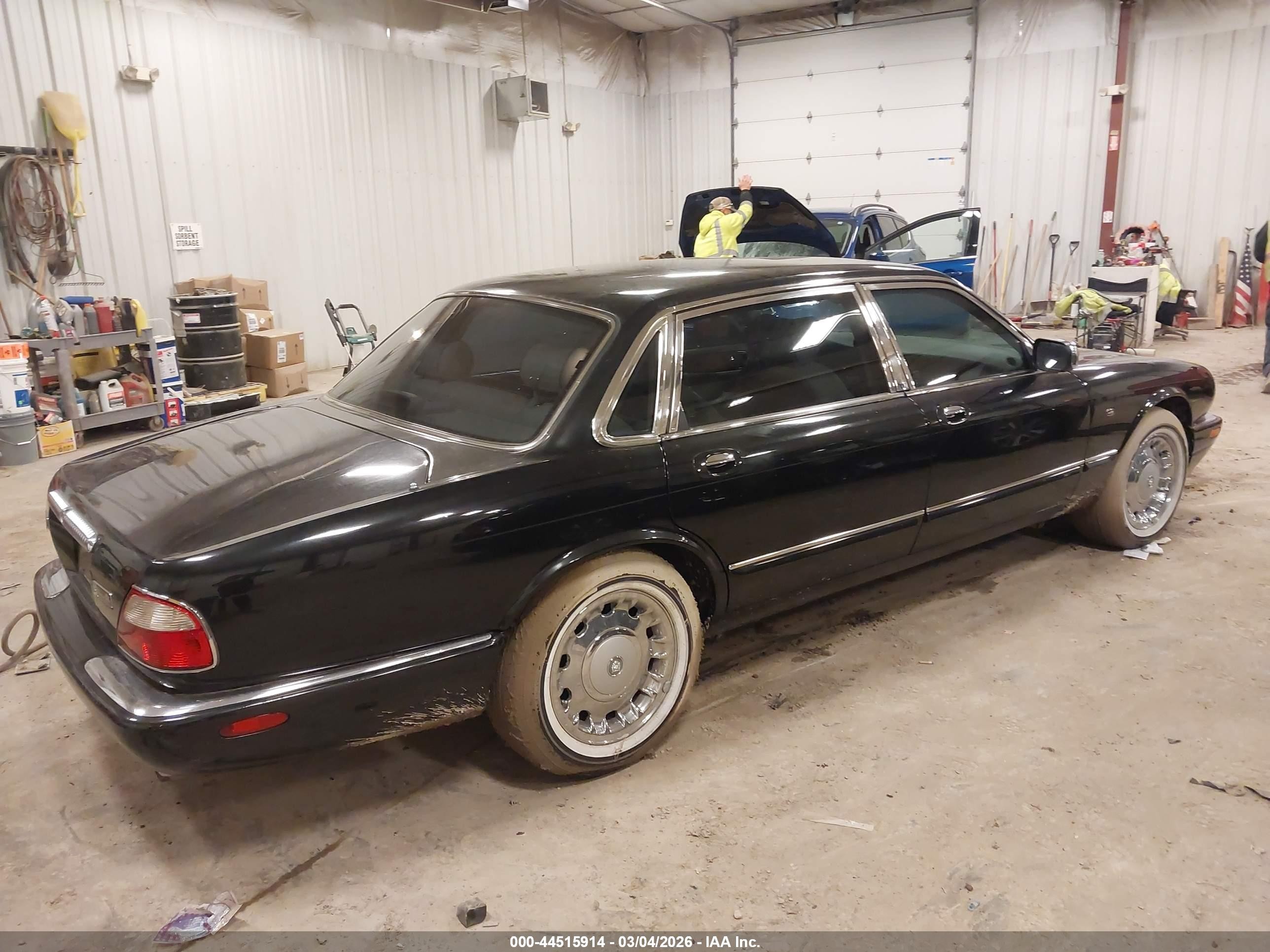 1999 Jaguar Xj8 Vanden Plas Black vin: SAJKD6045XC876527