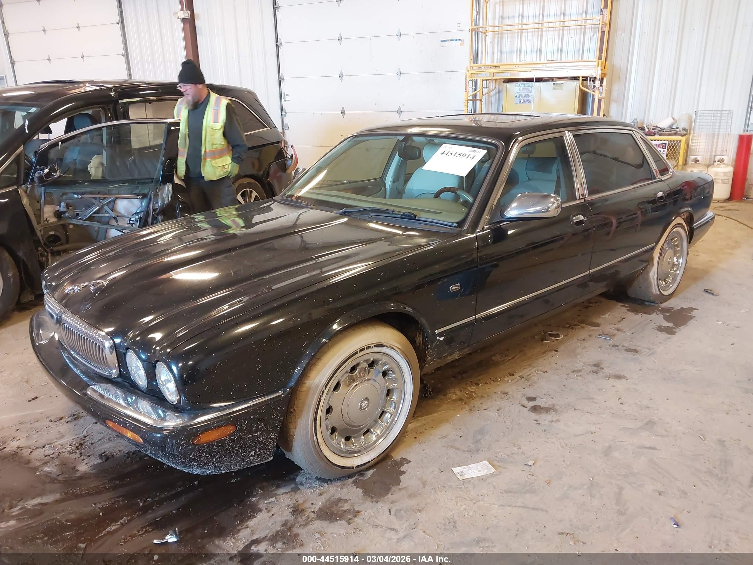 1999 Jaguar Xj8 Vanden Plas Black vin: SAJKD6045XC876527