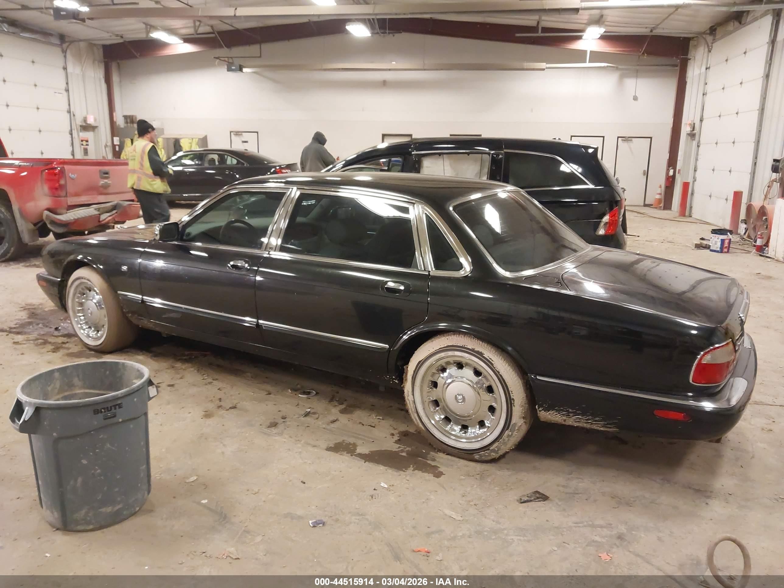 1999 Jaguar Xj8 Vanden Plas Black vin: SAJKD6045XC876527