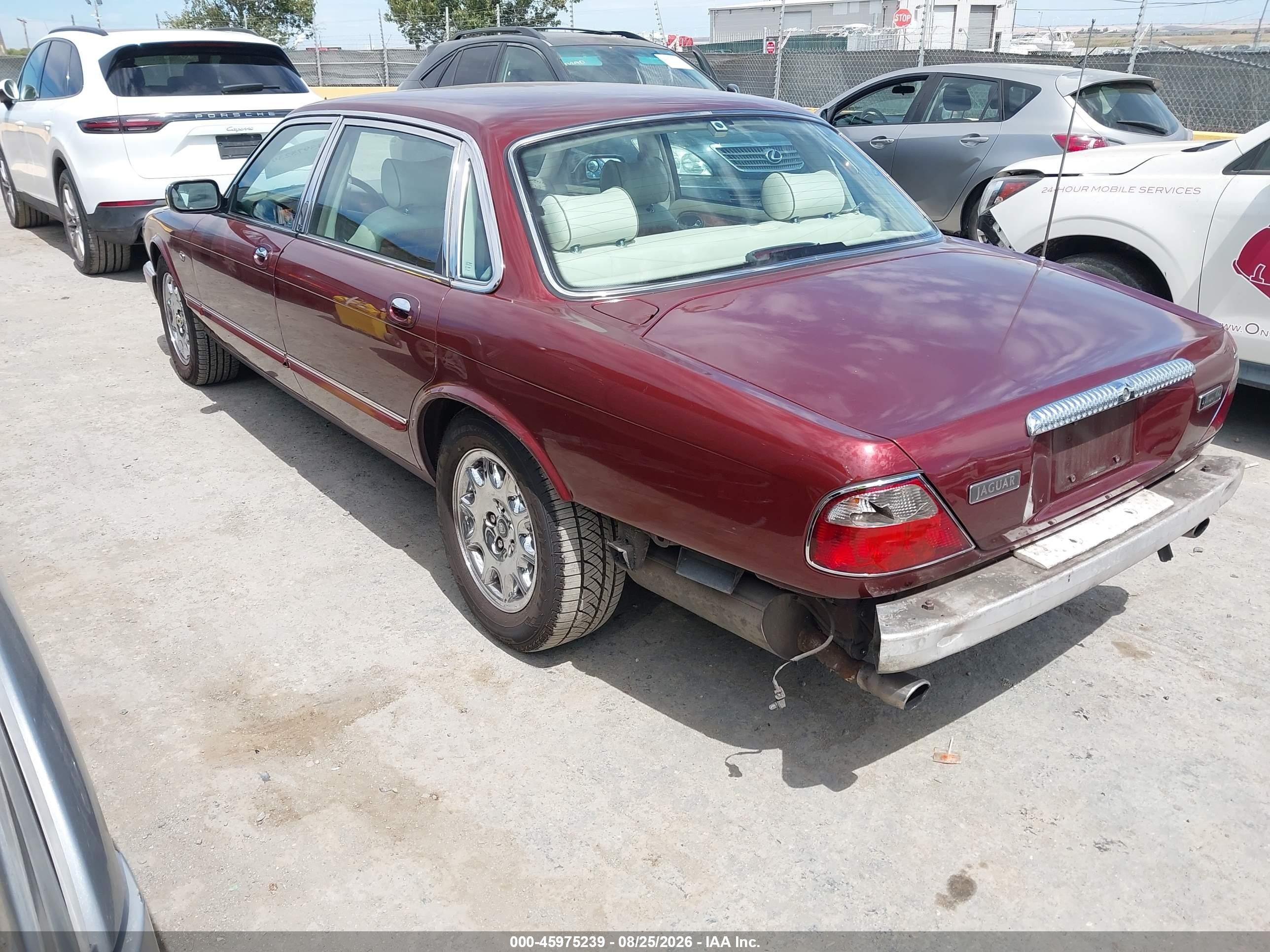 1999 Jaguar Xj8 Vanden Plas Burgundy vin: SAJKX6042XC863516