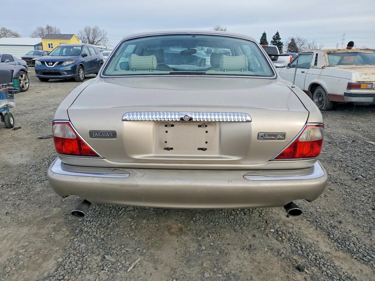 1998 Jaguar Vandenplas Majestic Gold vin: SAJKX6240WC816545