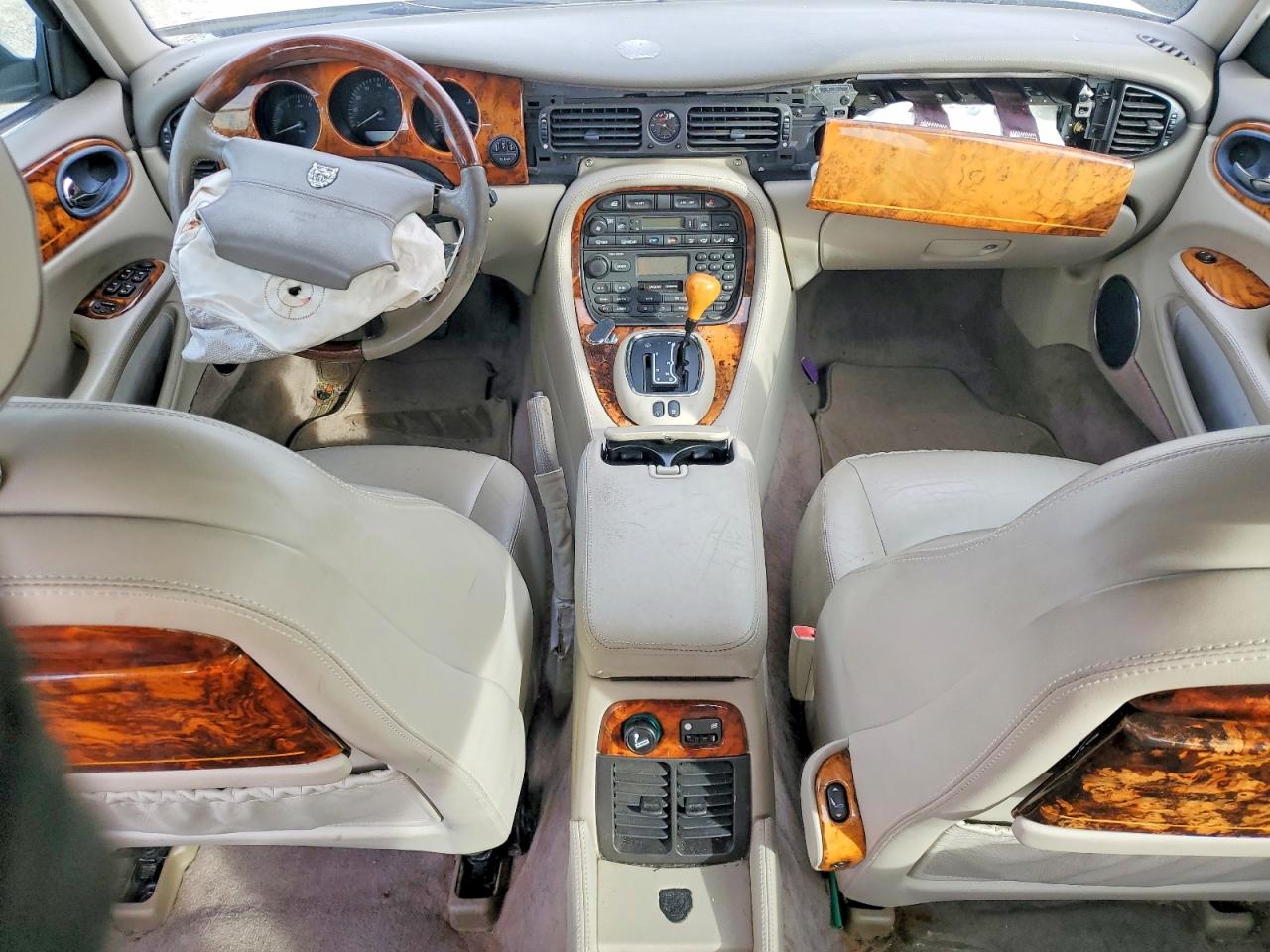 1998 Jaguar Vandenplas Majestic Gold vin: SAJKX6240WC816545