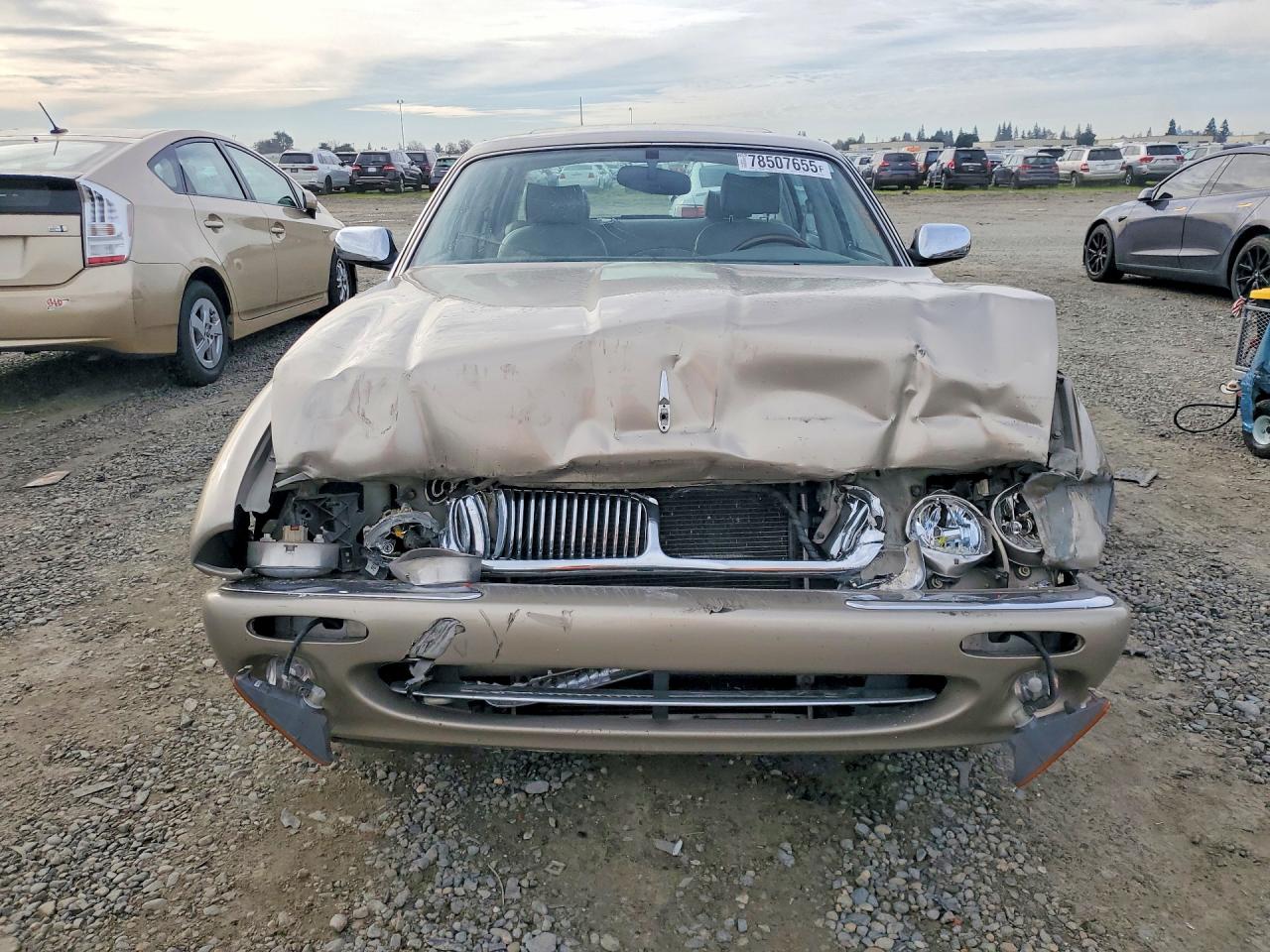 1998 Jaguar Vandenplas Majestic Gold vin: SAJKX6240WC816545
