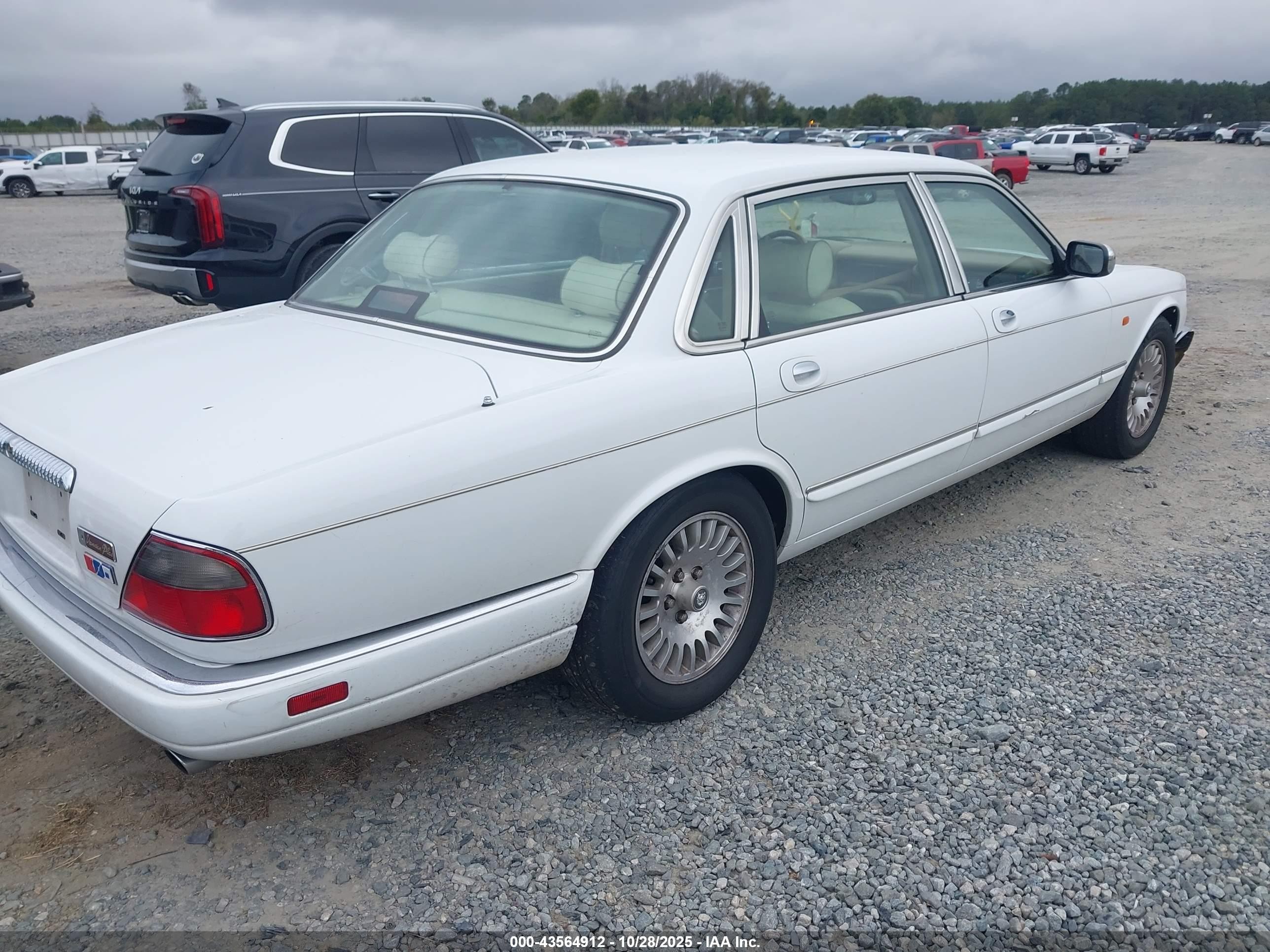 1996 Jaguar Vandenplas   White vin: SAJKX6242TC777128