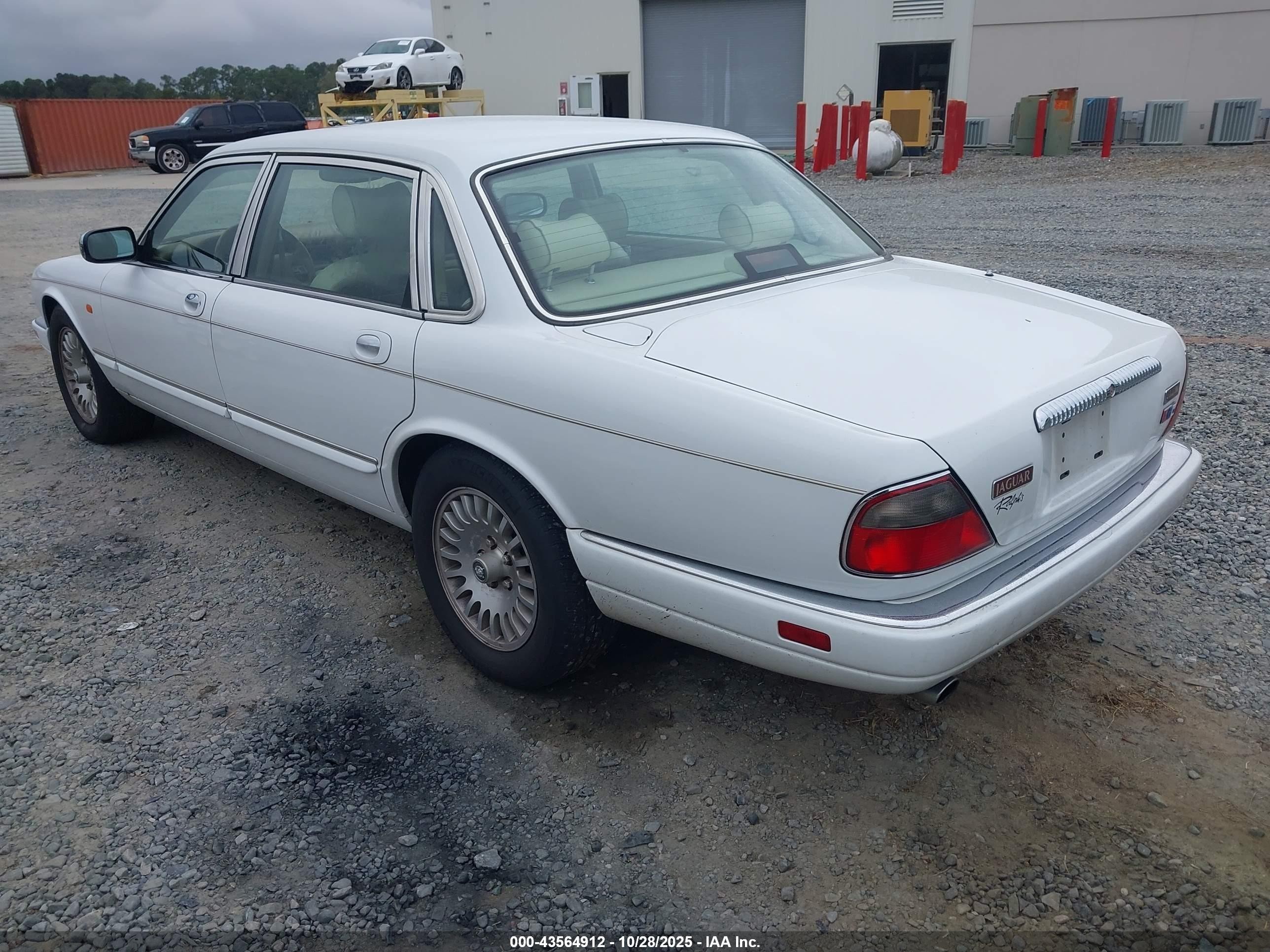 1996 Jaguar Vandenplas   White vin: SAJKX6242TC777128