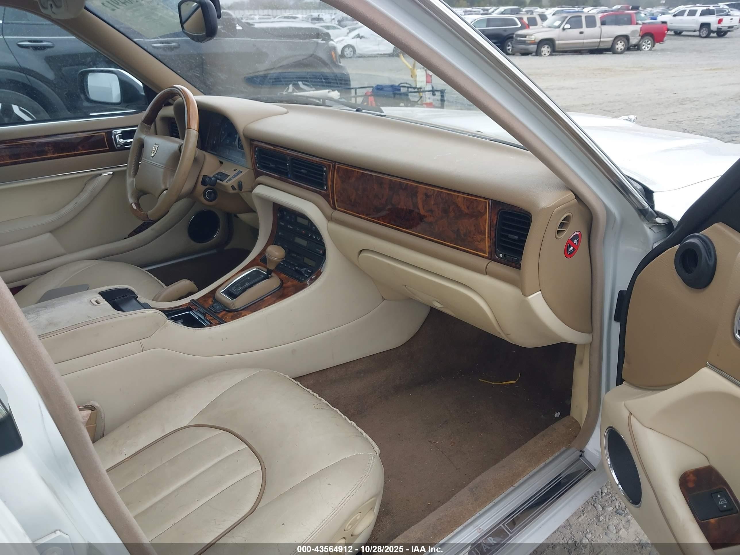 1996 Jaguar Vandenplas   White vin: SAJKX6242TC777128