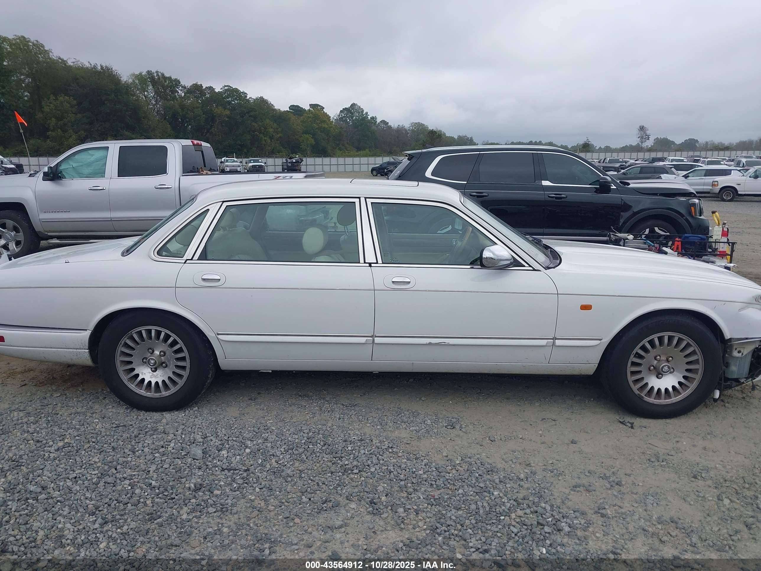 1996 Jaguar Vandenplas   White vin: SAJKX6242TC777128