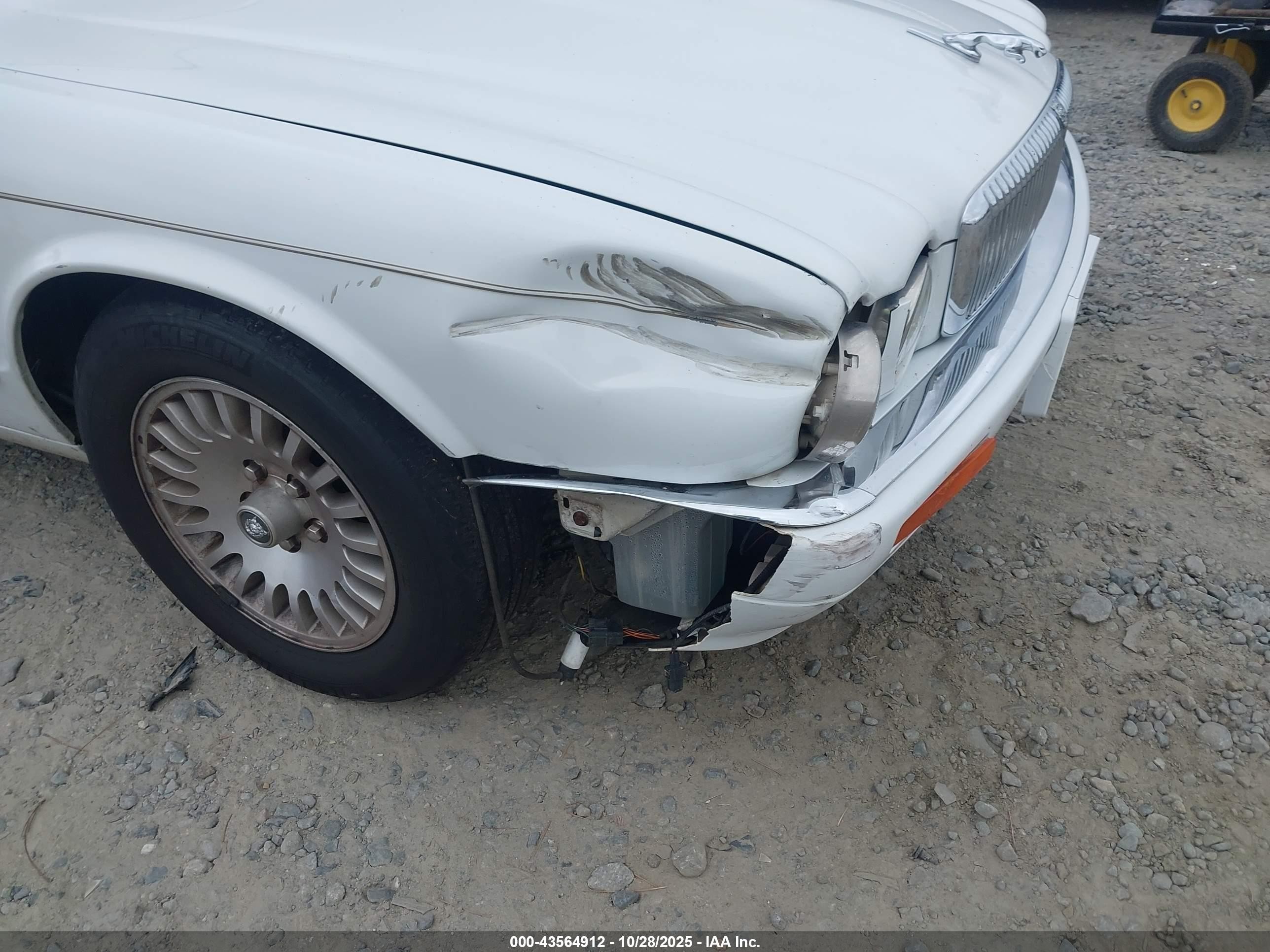 1996 Jaguar Vandenplas   White vin: SAJKX6242TC777128