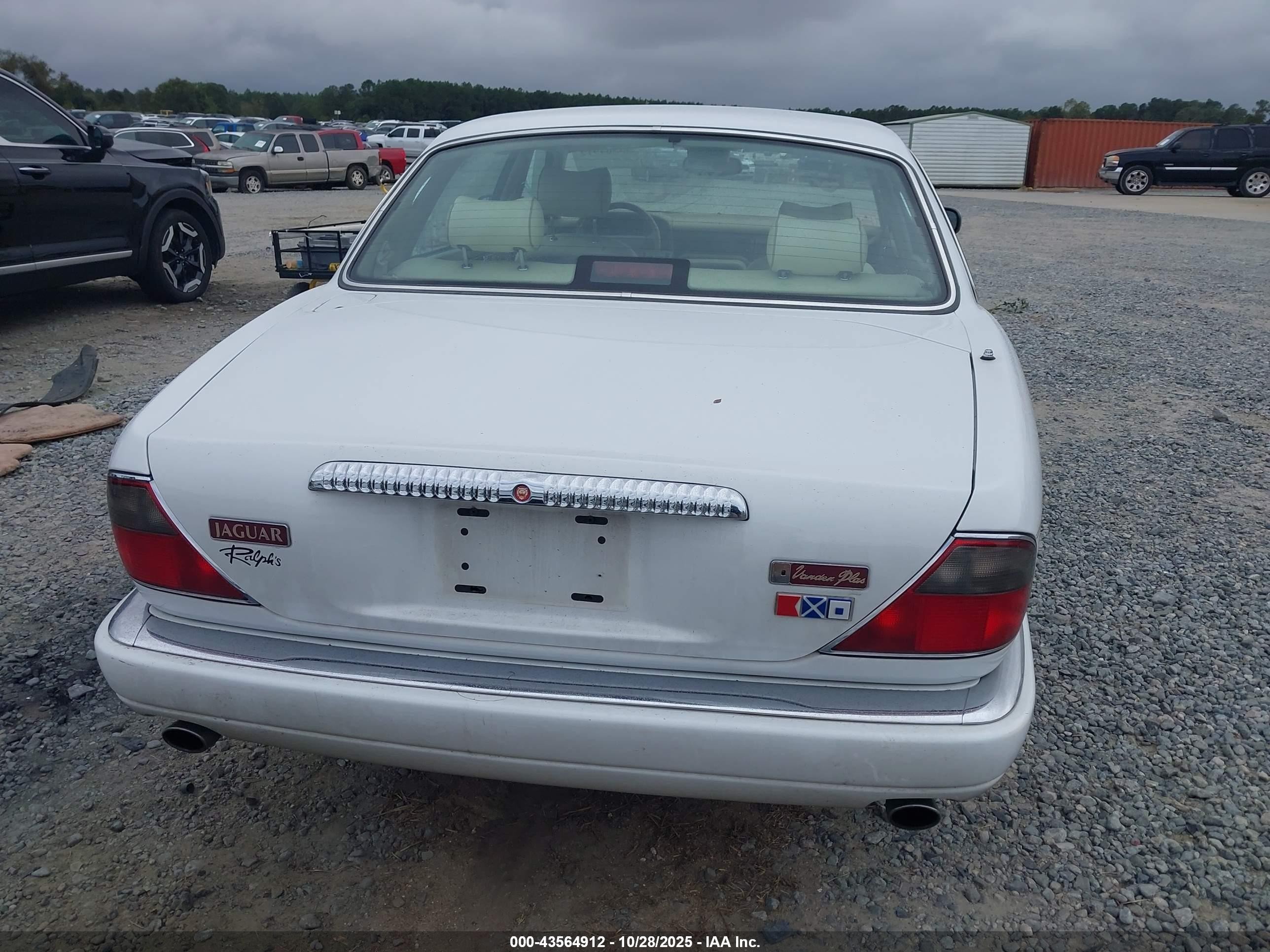 1996 Jaguar Vandenplas   White vin: SAJKX6242TC777128