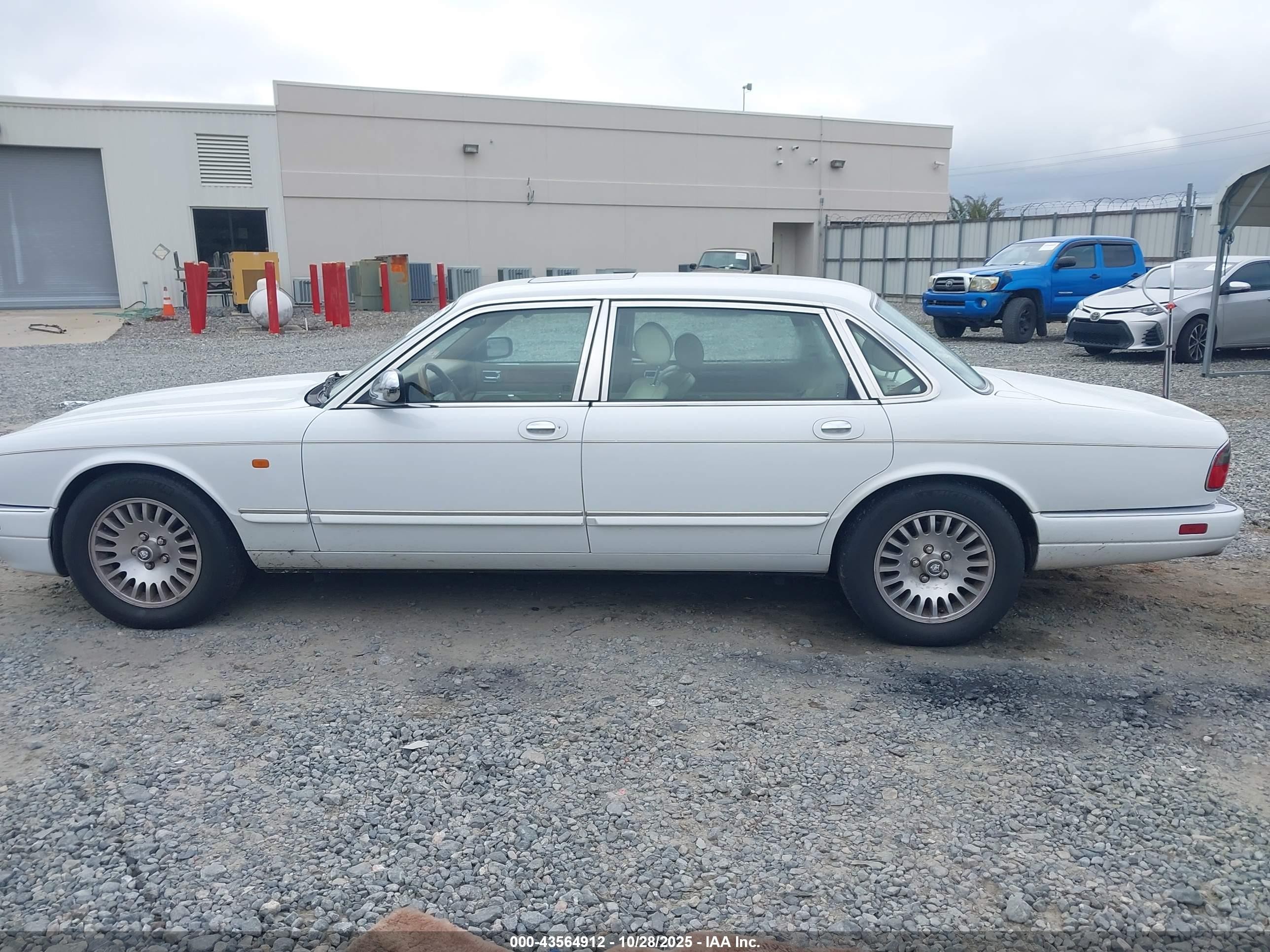 1996 Jaguar Vandenplas   White vin: SAJKX6242TC777128