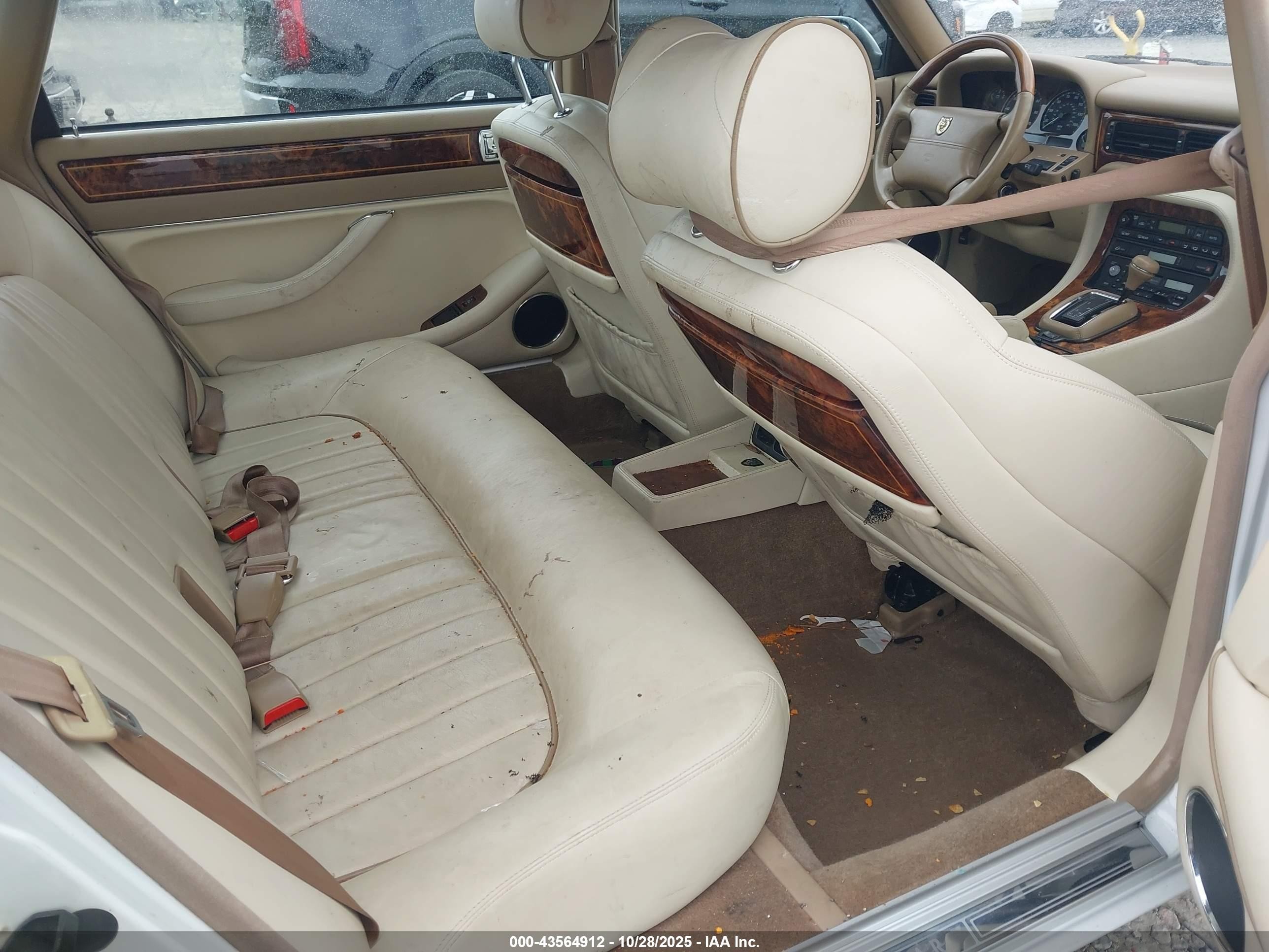 1996 Jaguar Vandenplas   White vin: SAJKX6242TC777128