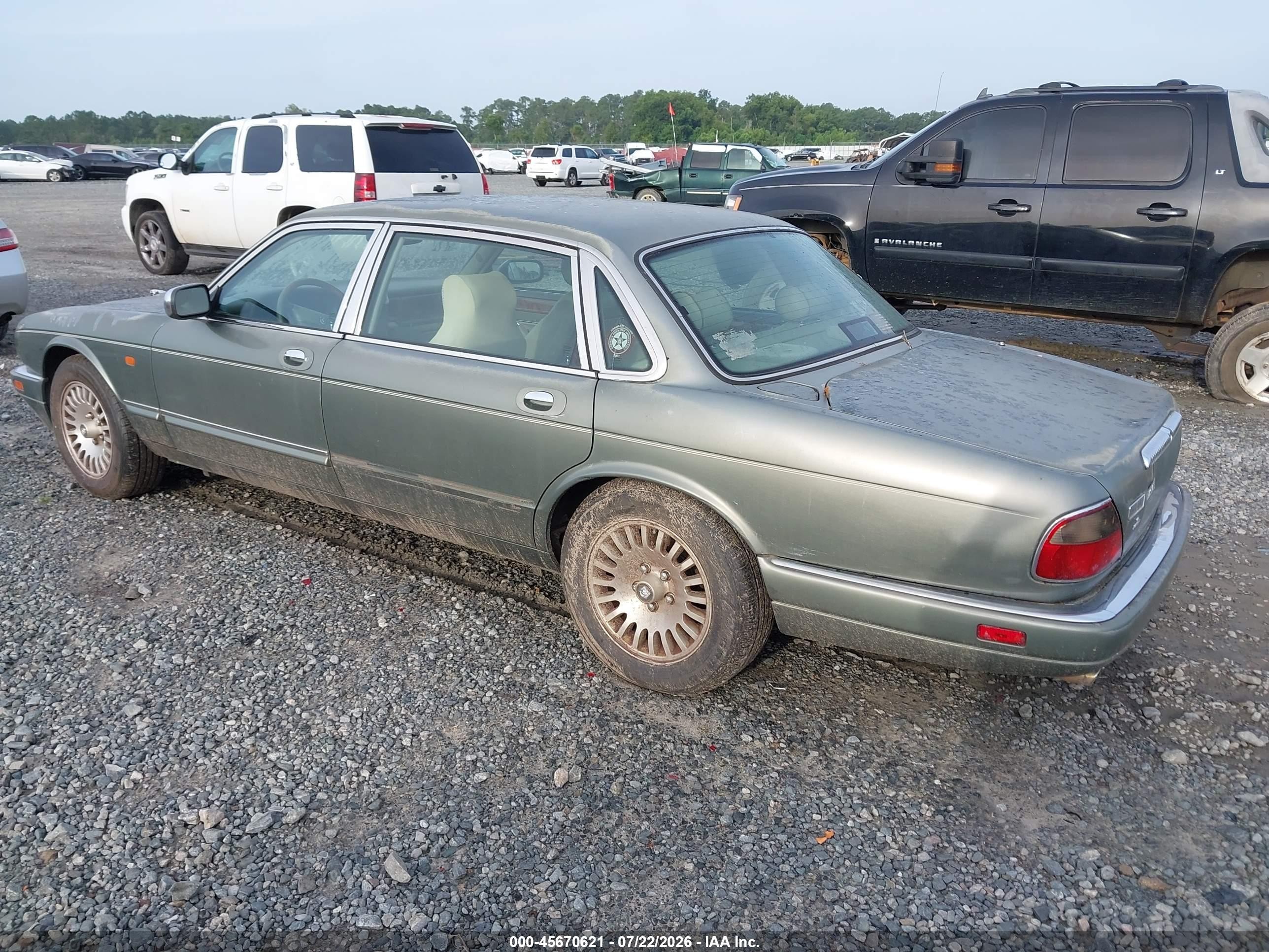 1996 Jaguar Vandenplas   Green vin: SAJKX6244TC776417
