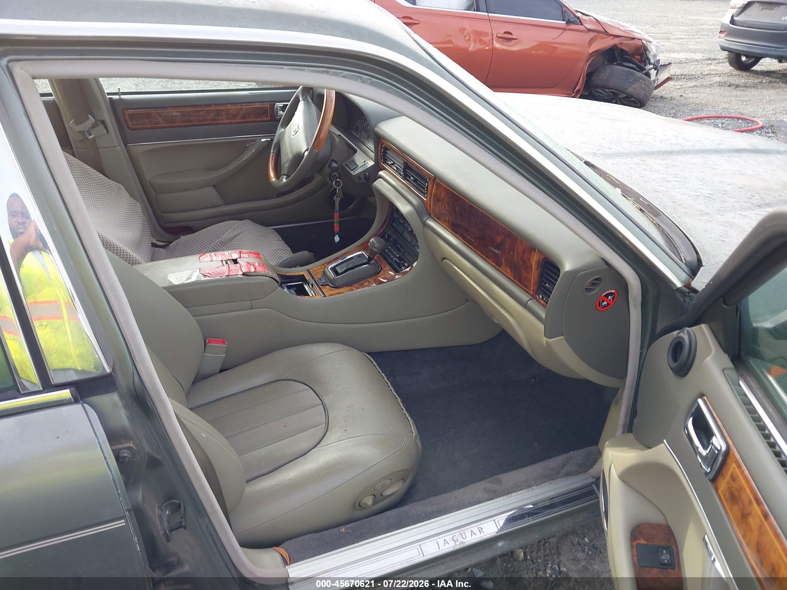 1996 Jaguar Vandenplas   Green vin: SAJKX6244TC776417