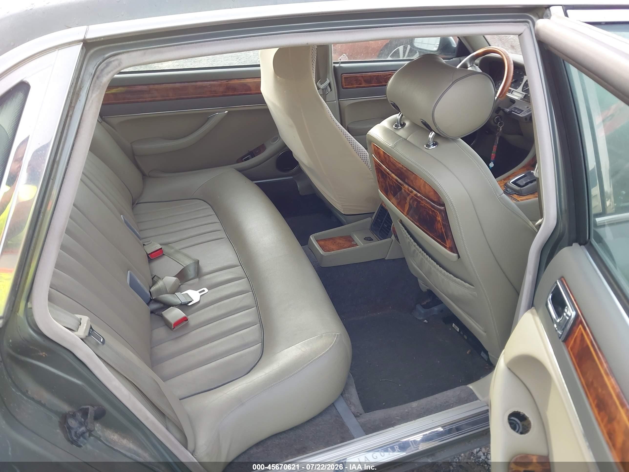 1996 Jaguar Vandenplas   Green vin: SAJKX6244TC776417