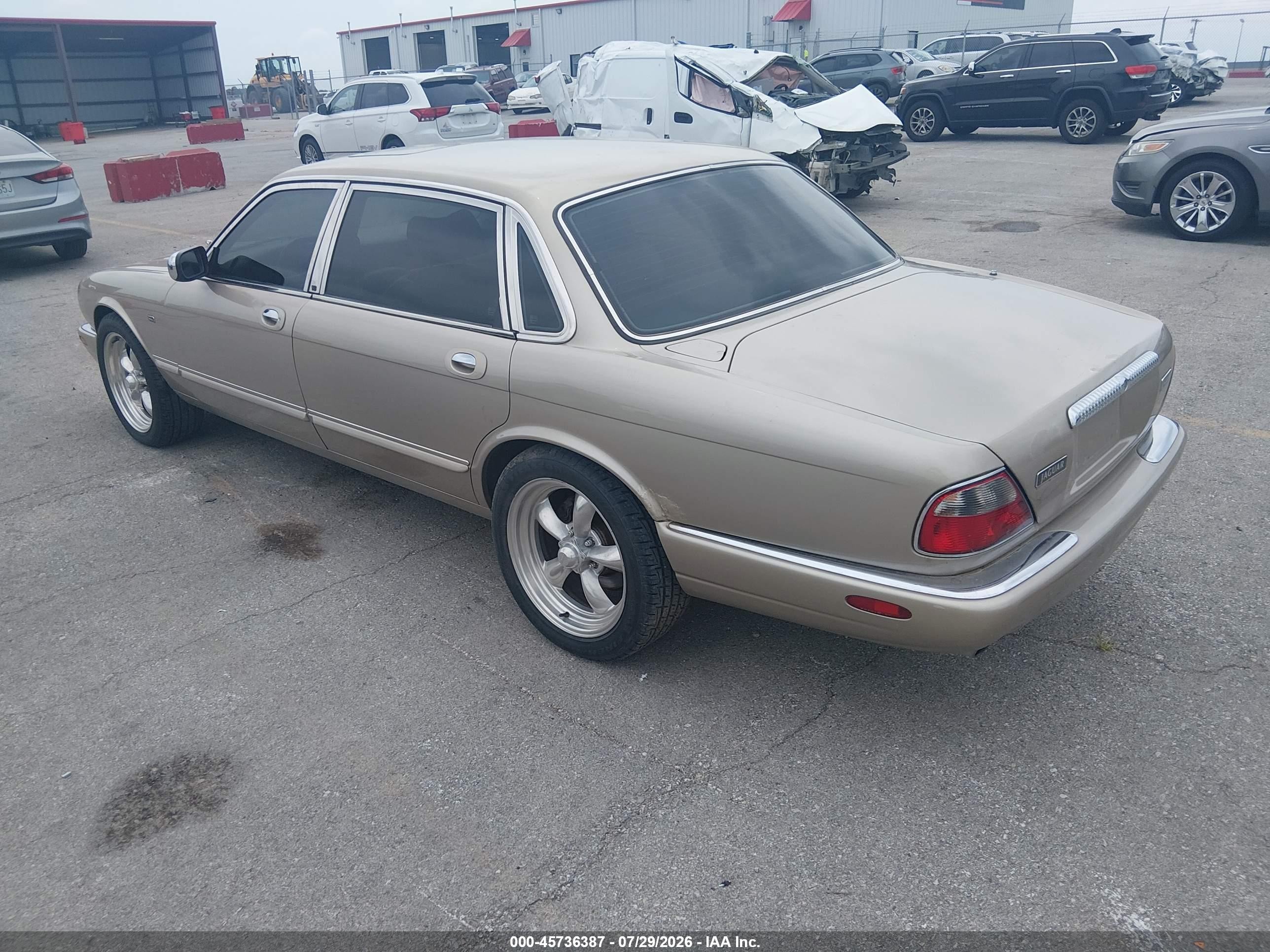 1998 Jaguar Xj8 Vanden Plas Золотой vin: SAJKX6244WC837950