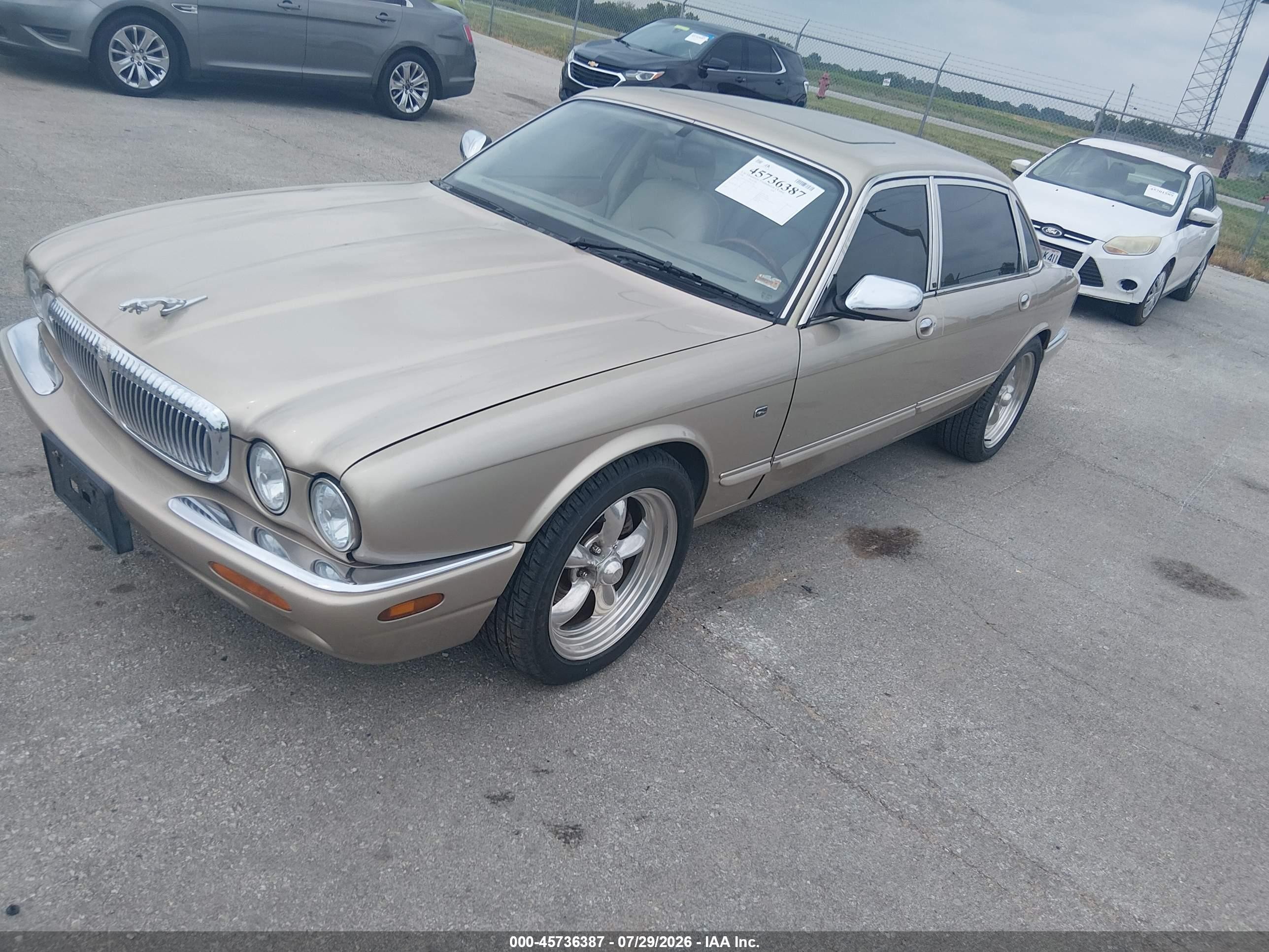 1998 Jaguar Xj8 Vanden Plas Золотой vin: SAJKX6244WC837950