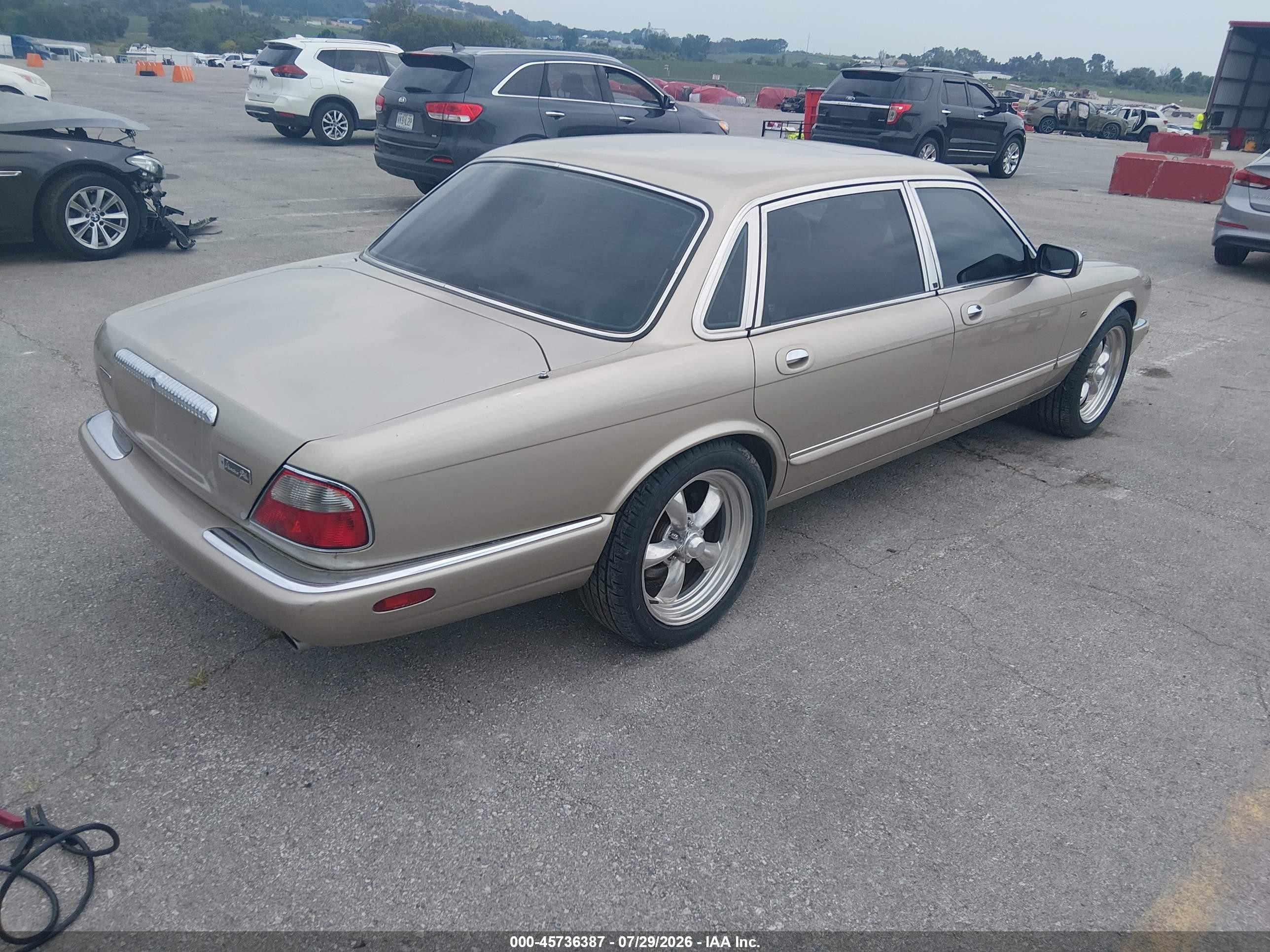1998 Jaguar Xj8 Vanden Plas Золотой vin: SAJKX6244WC837950
