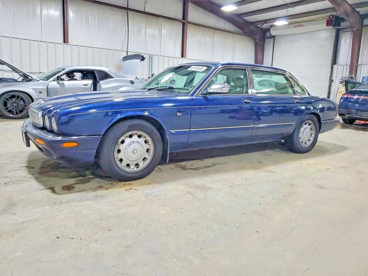 SAJKX624XWC821039