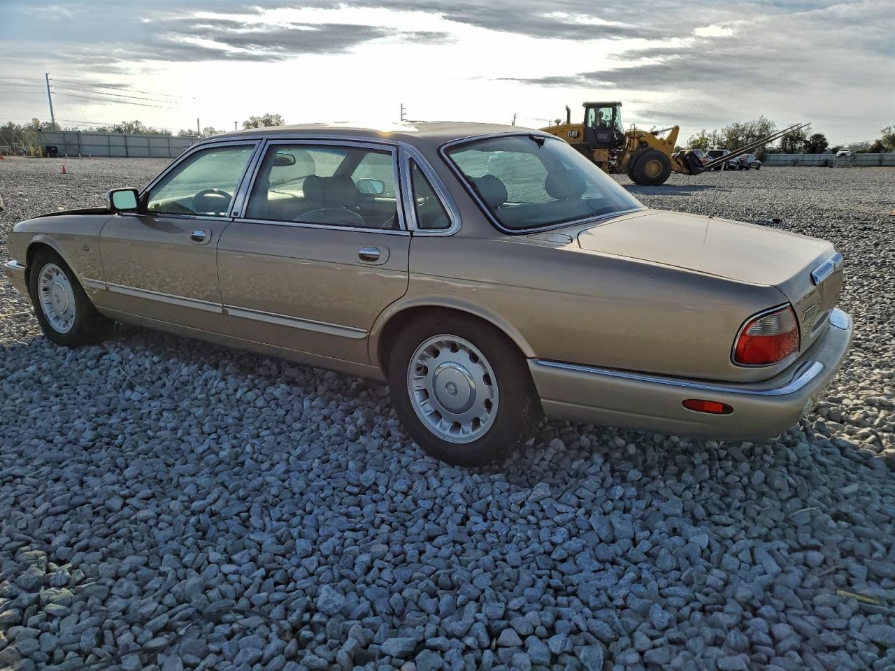 1998 Jaguar Vandenplas Tan vin: SAJKX624XWC828301