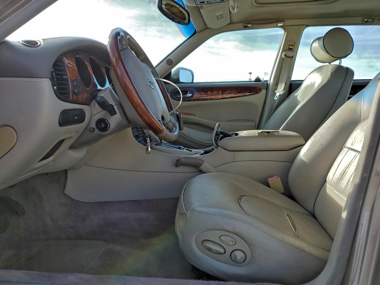 1998 Jaguar Vandenplas Tan vin: SAJKX624XWC828301