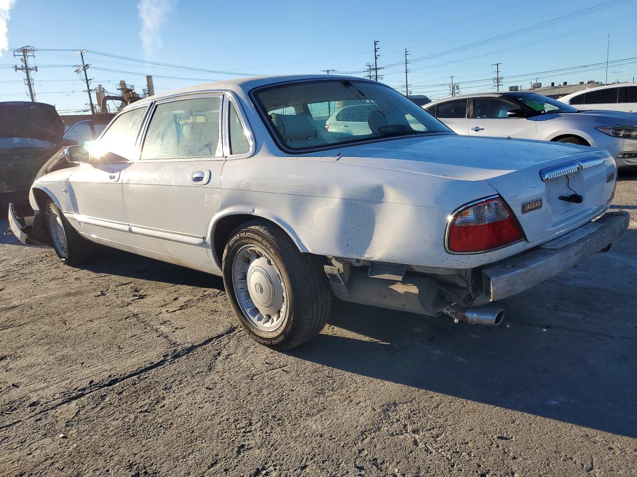 1998 Jaguar Vandenplas White vin: SAJKX624XWC841274