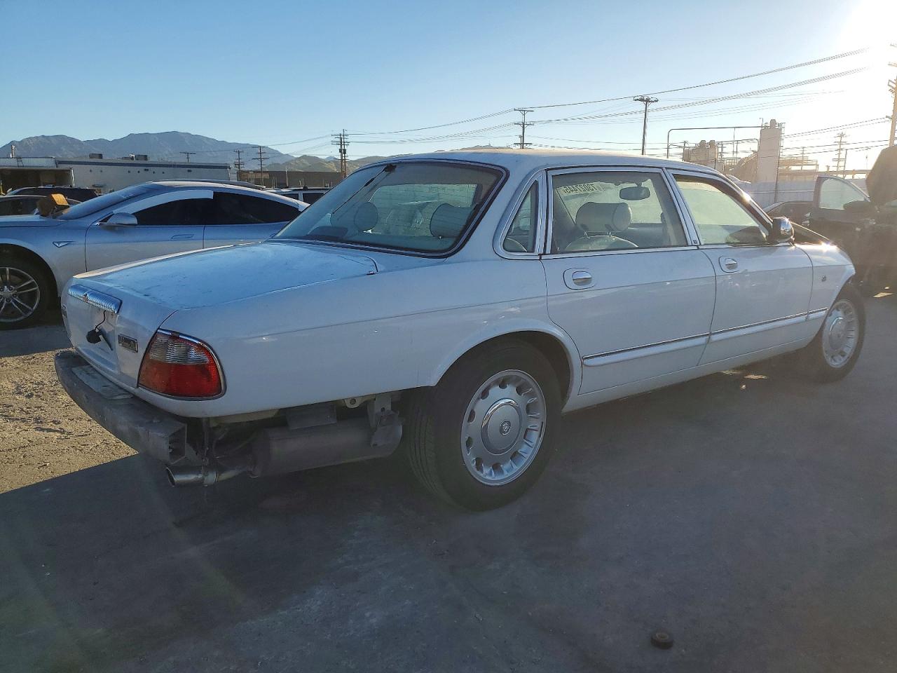 1998 Jaguar Vandenplas White vin: SAJKX624XWC841274