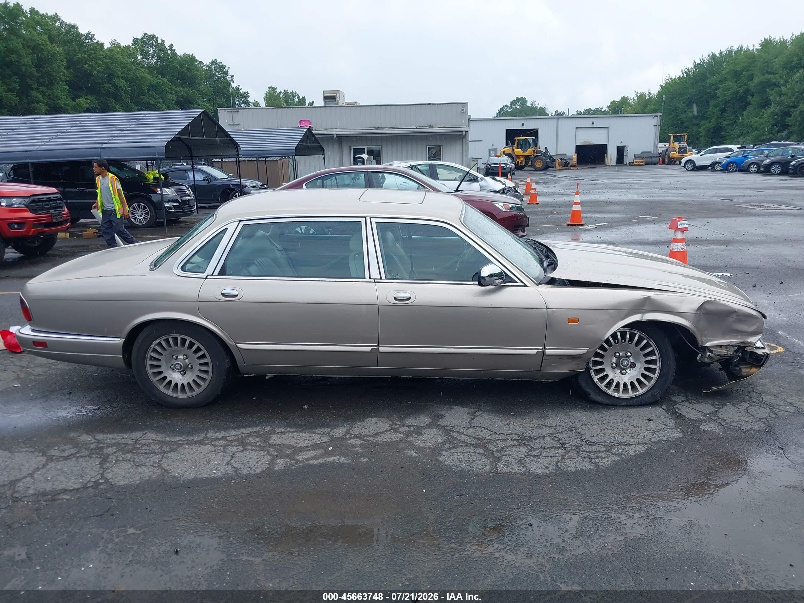 1996 Jaguar Vandenplas   Золотой vin: SAJKX6744TC771730