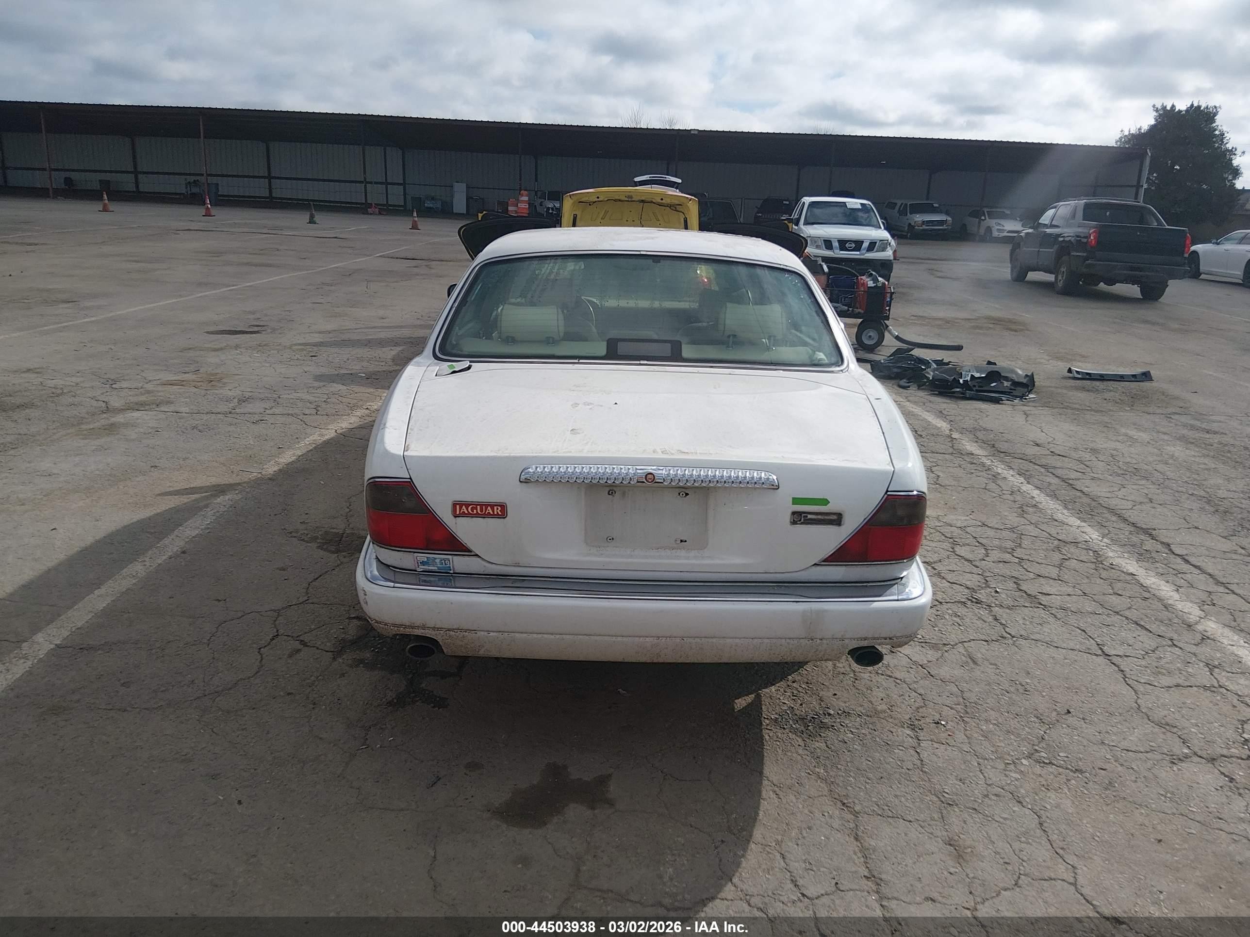 1996 Jaguar Vandenplas   White vin: SAJKX6747TC764674
