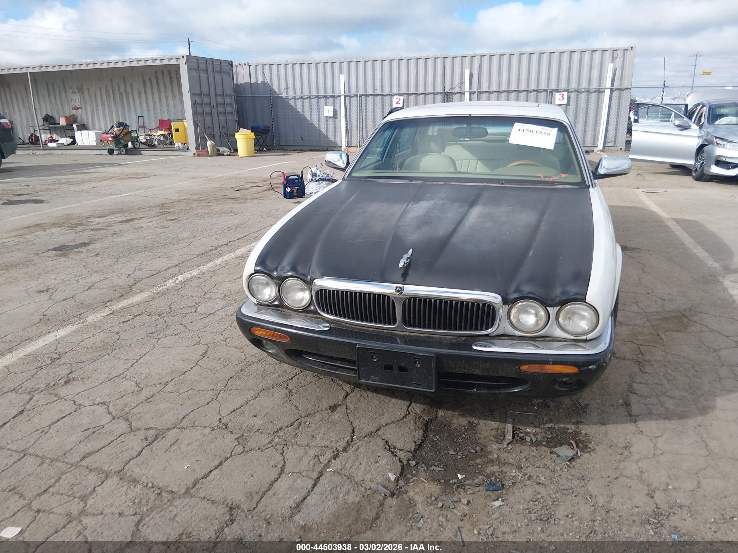 1996 Jaguar Vandenplas   White vin: SAJKX6747TC764674