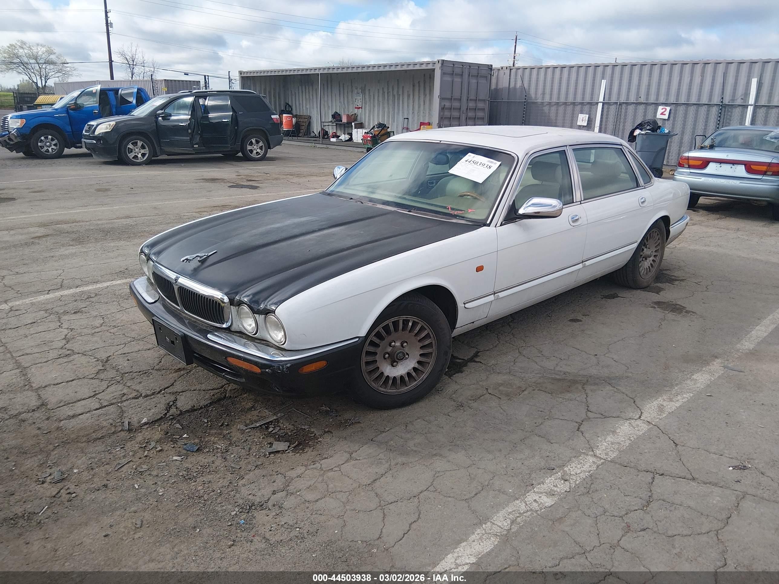1996 Jaguar Vandenplas   White vin: SAJKX6747TC764674