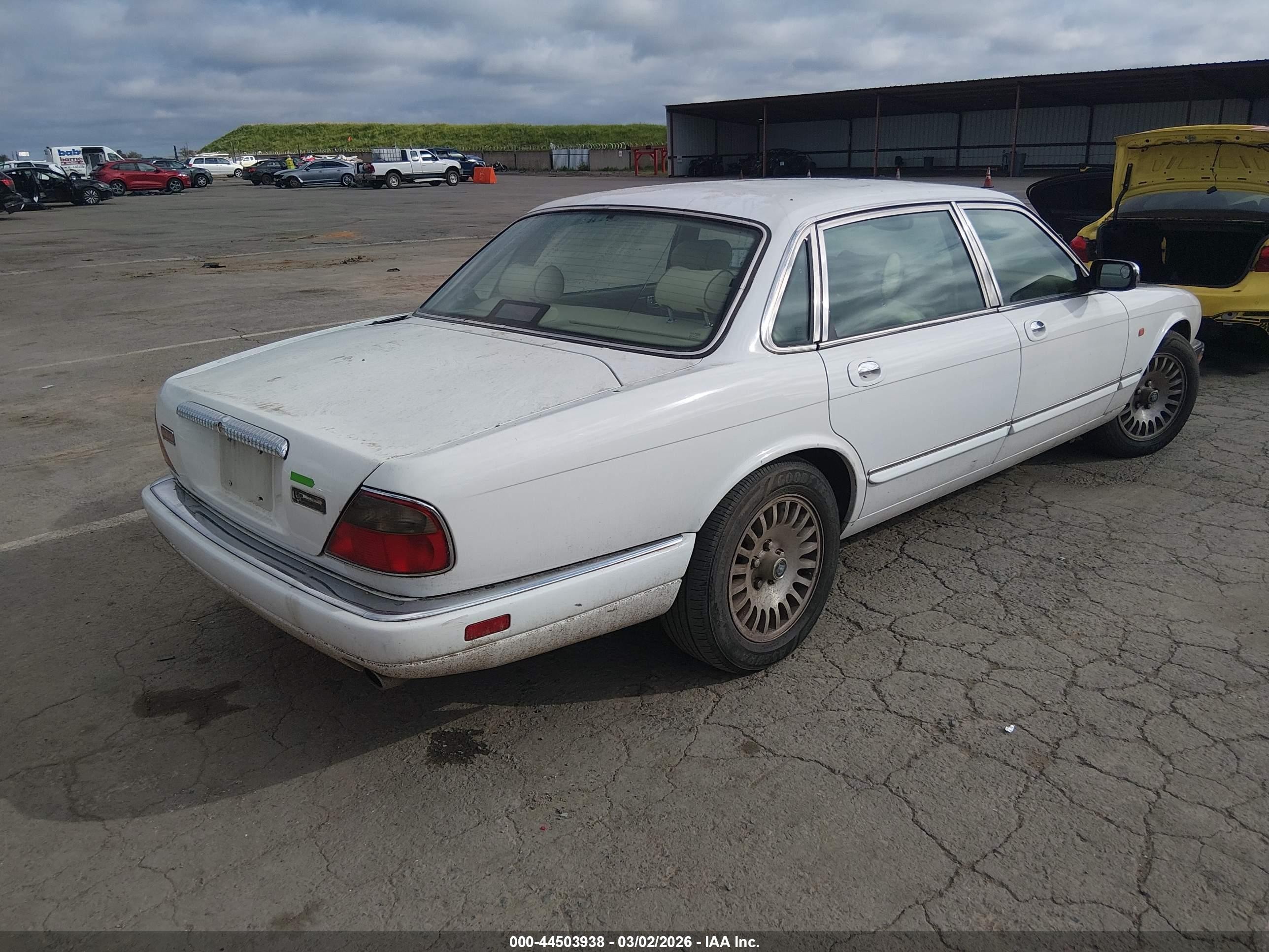 1996 Jaguar Vandenplas   White vin: SAJKX6747TC764674