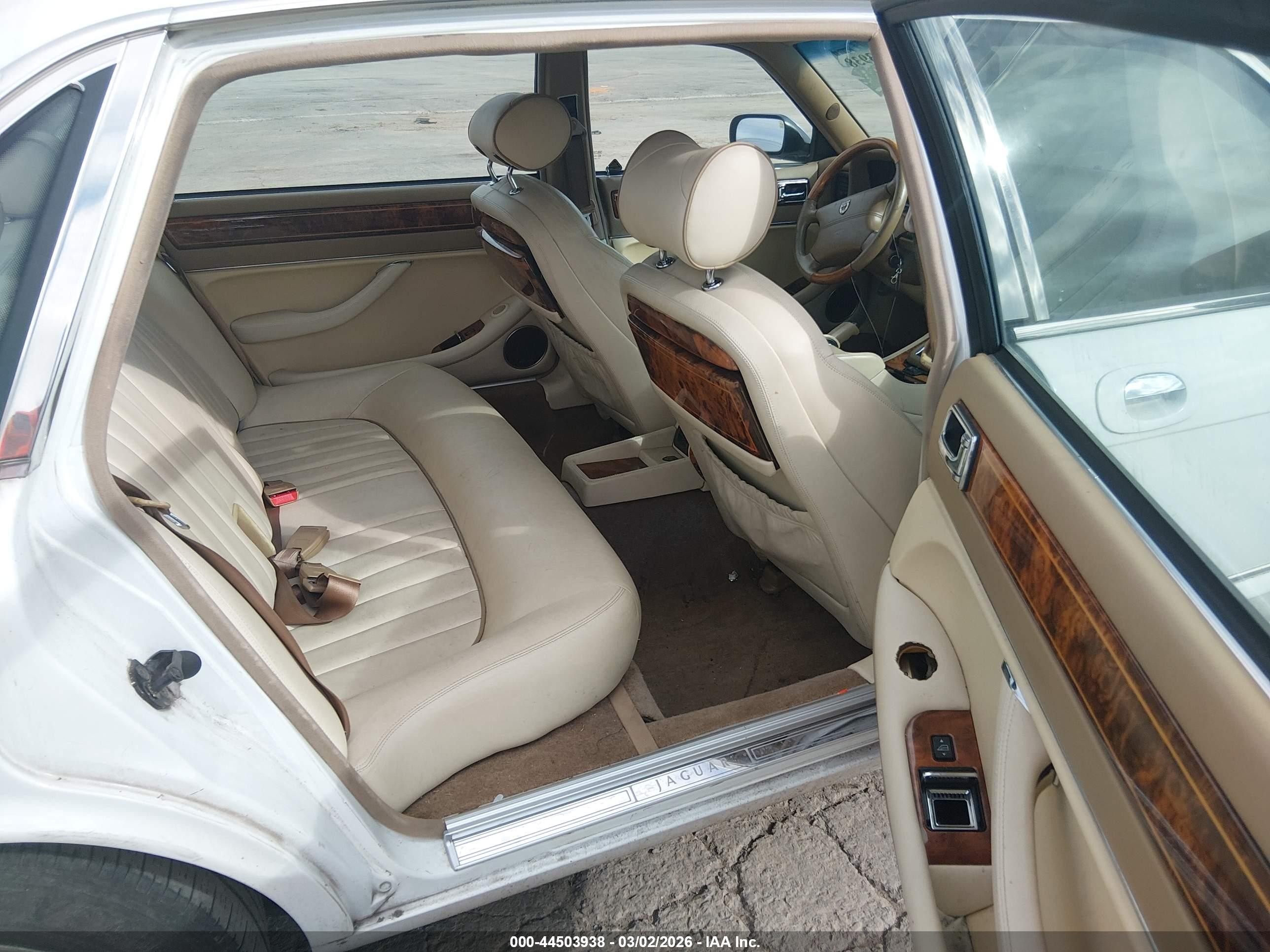 1996 Jaguar Vandenplas   White vin: SAJKX6747TC764674