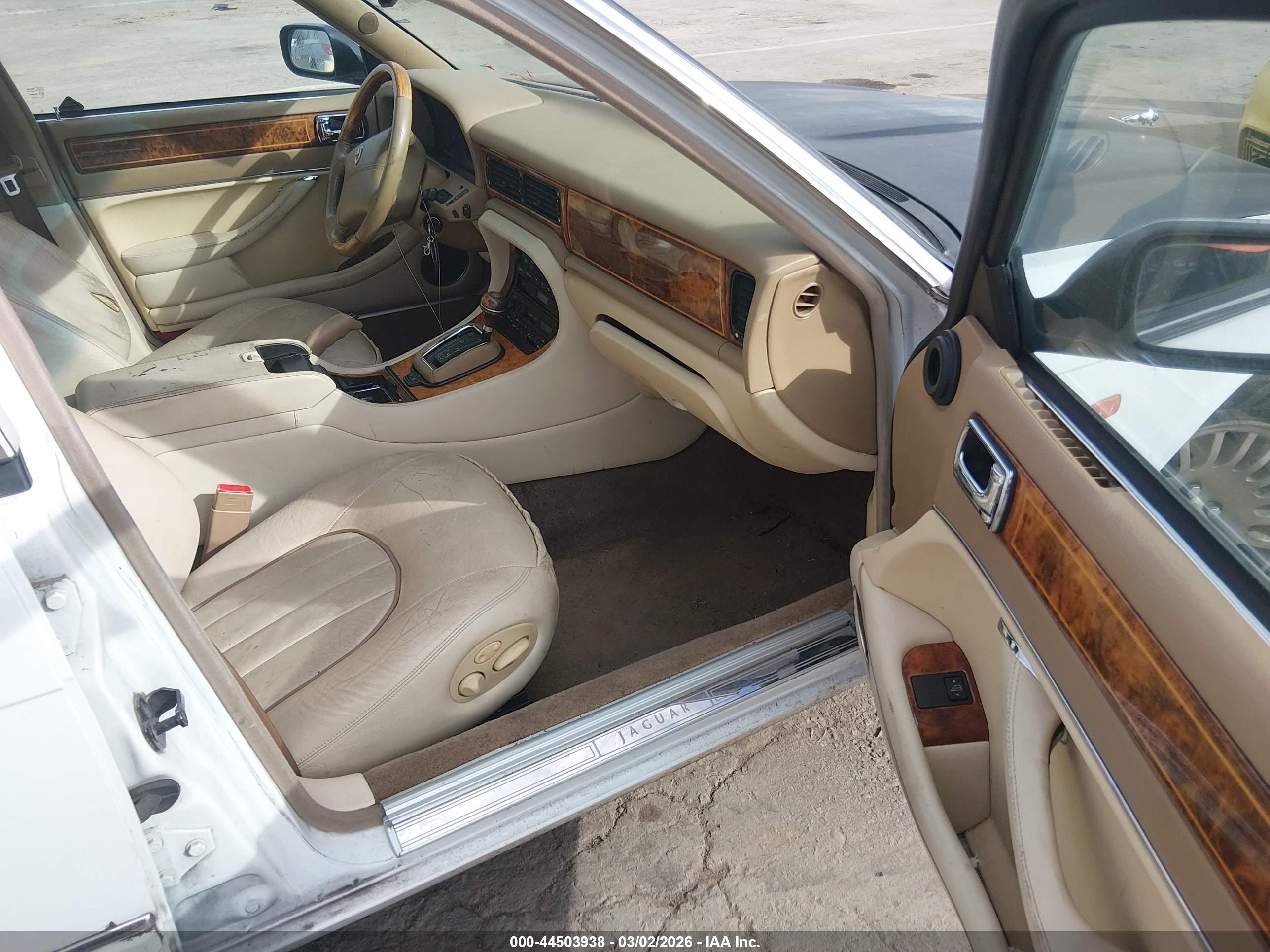 1996 Jaguar Vandenplas   White vin: SAJKX6747TC764674