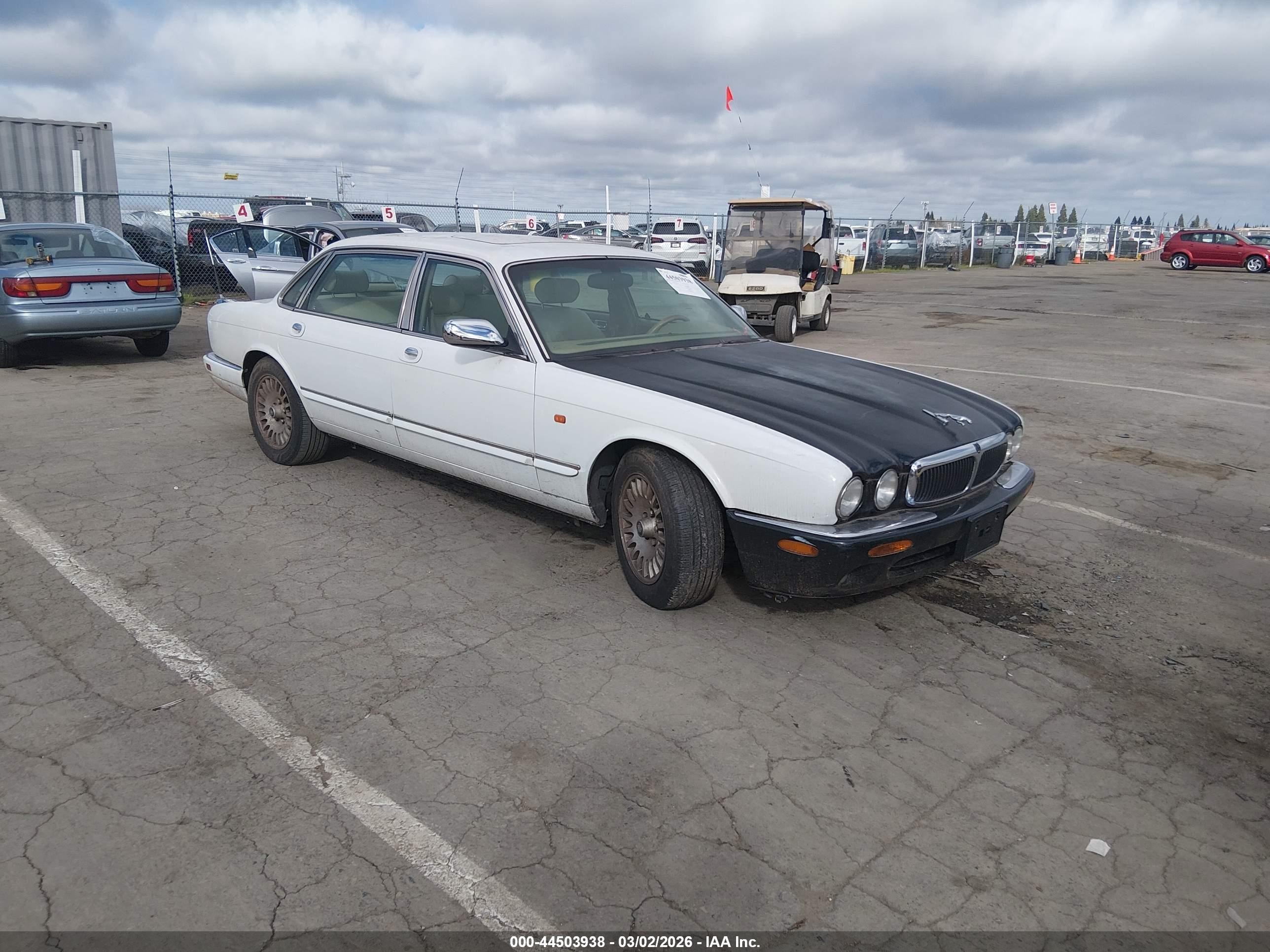 1996 Jaguar Vandenplas   Белый vin: SAJKX6747TC764674