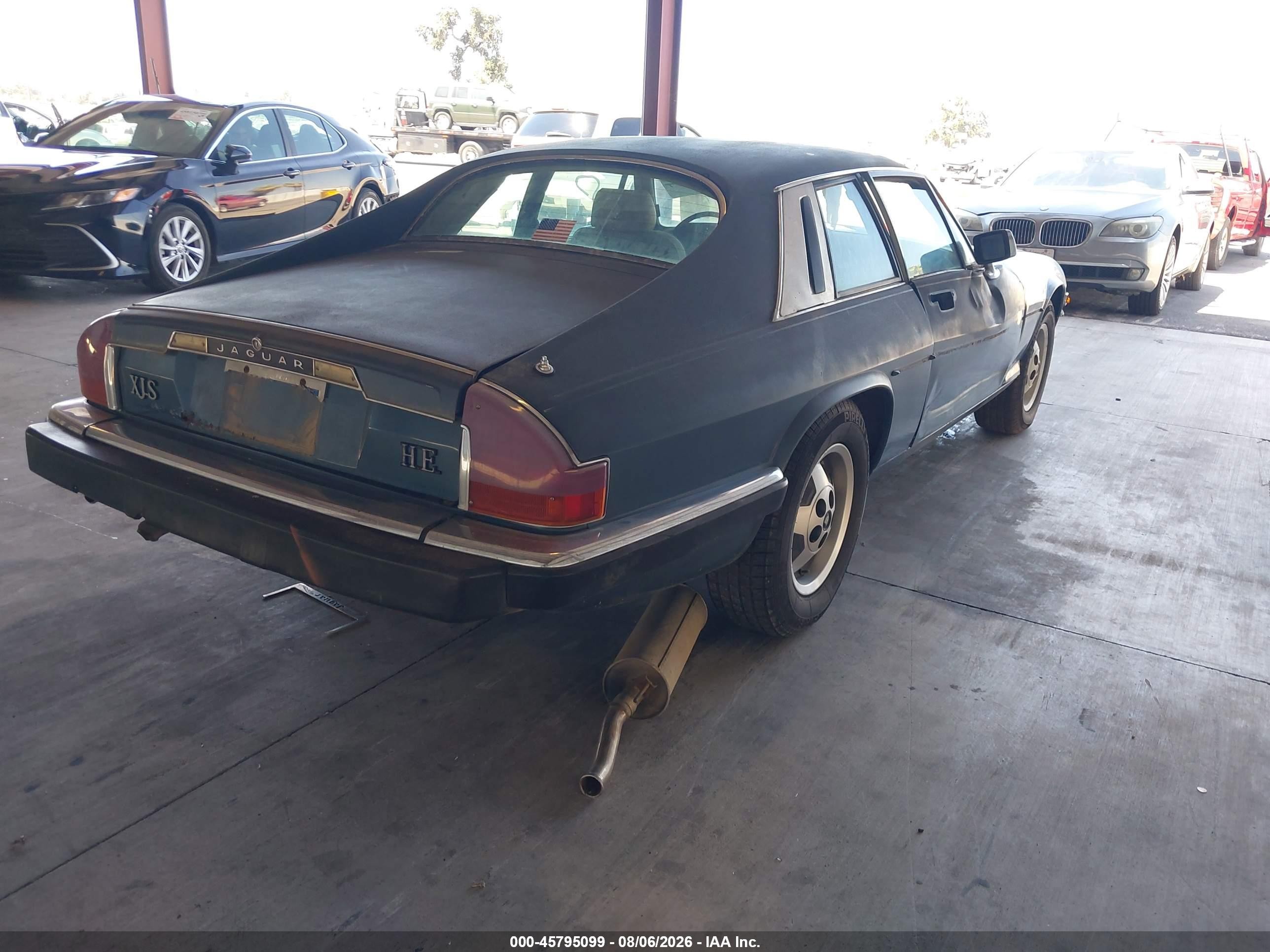 1985 Jaguar Xjs   Blue vin: SAJNV5846FC121880