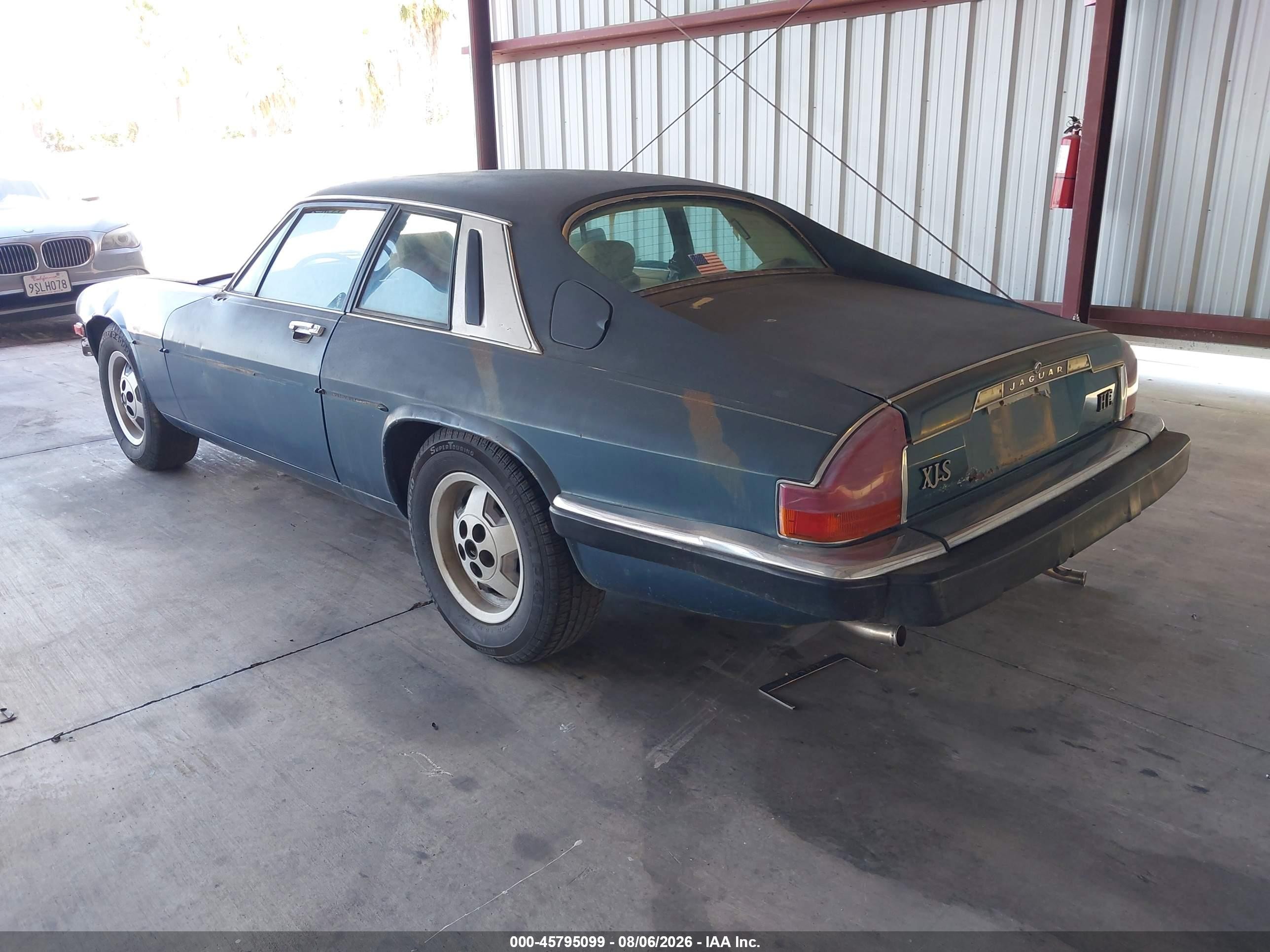1985 Jaguar Xjs   Blue vin: SAJNV5846FC121880