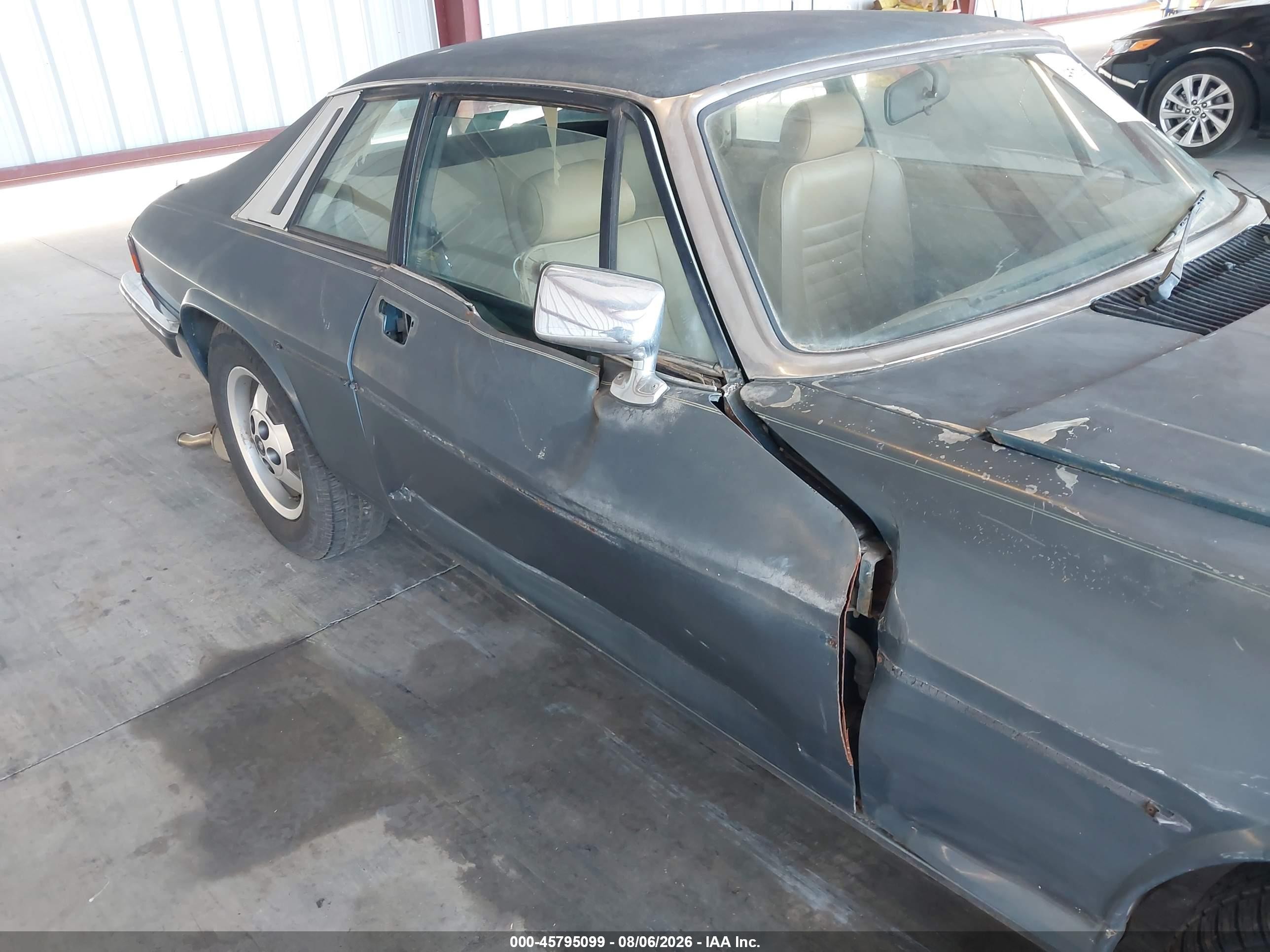 1985 Jaguar Xjs   Blue vin: SAJNV5846FC121880