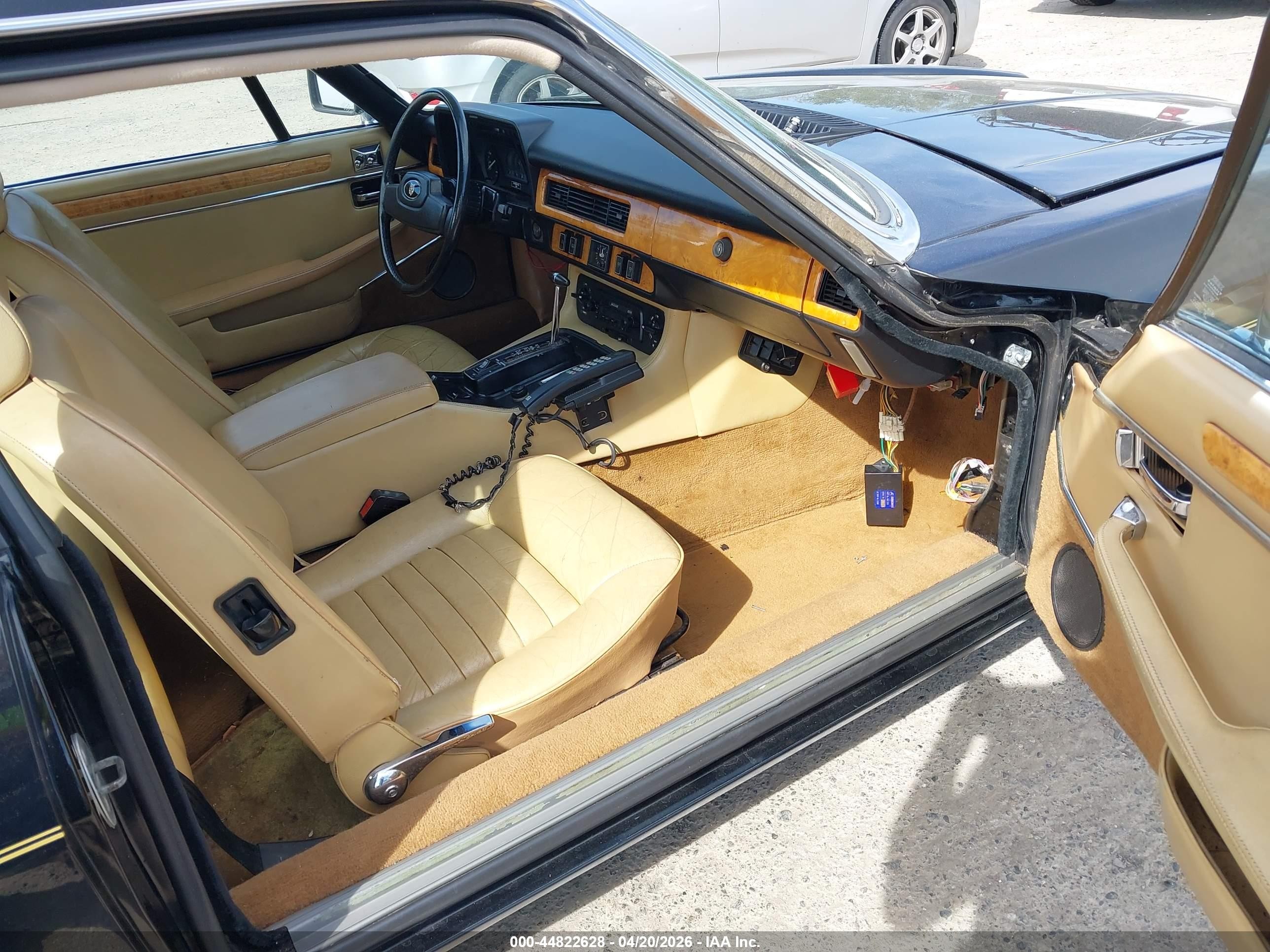 1983 Jaguar Xjs   Black vin: SAJNV584XDC110152