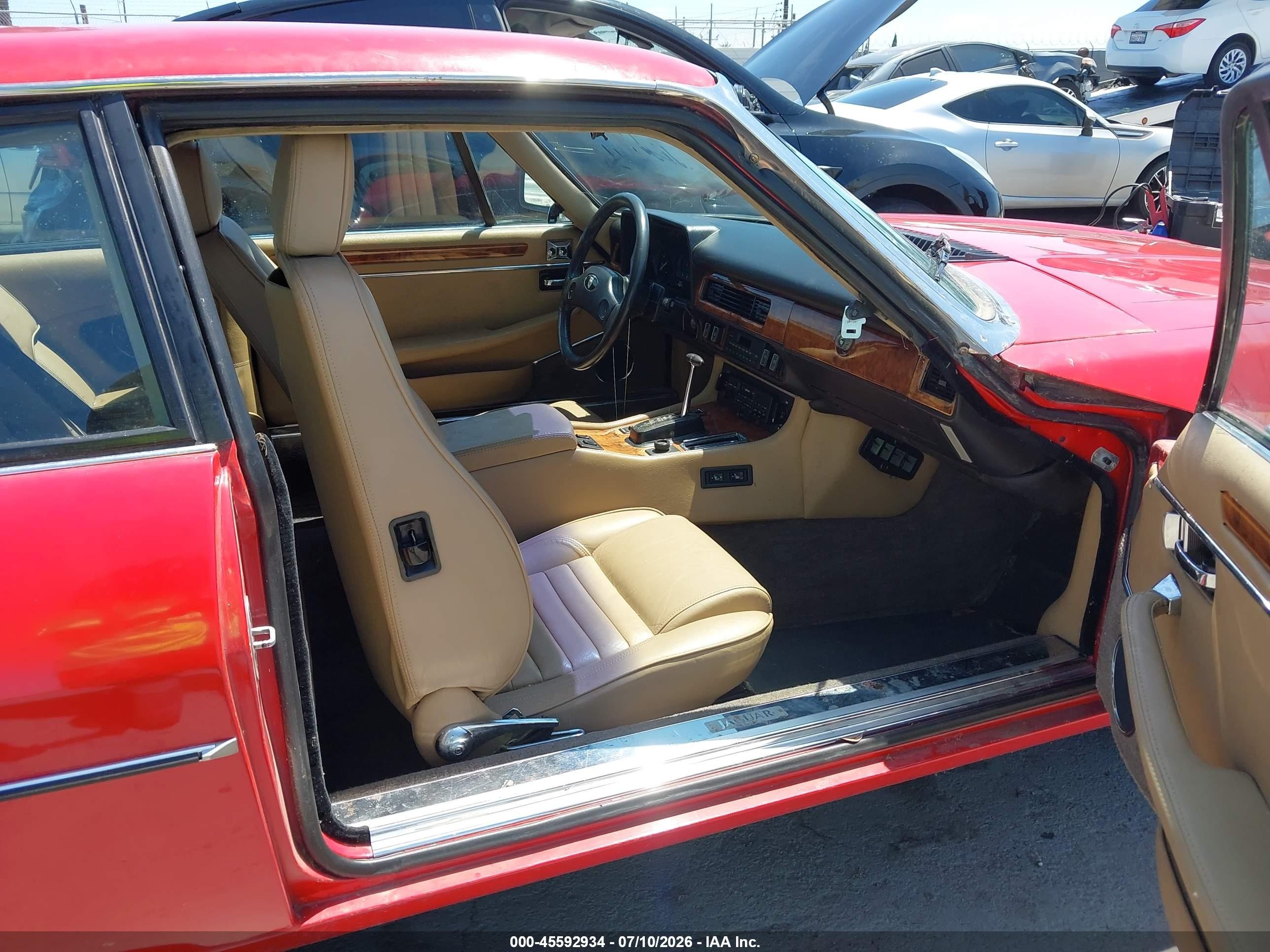1989 Jaguar Xjs   Красный vin: SAJNY5843KC162727