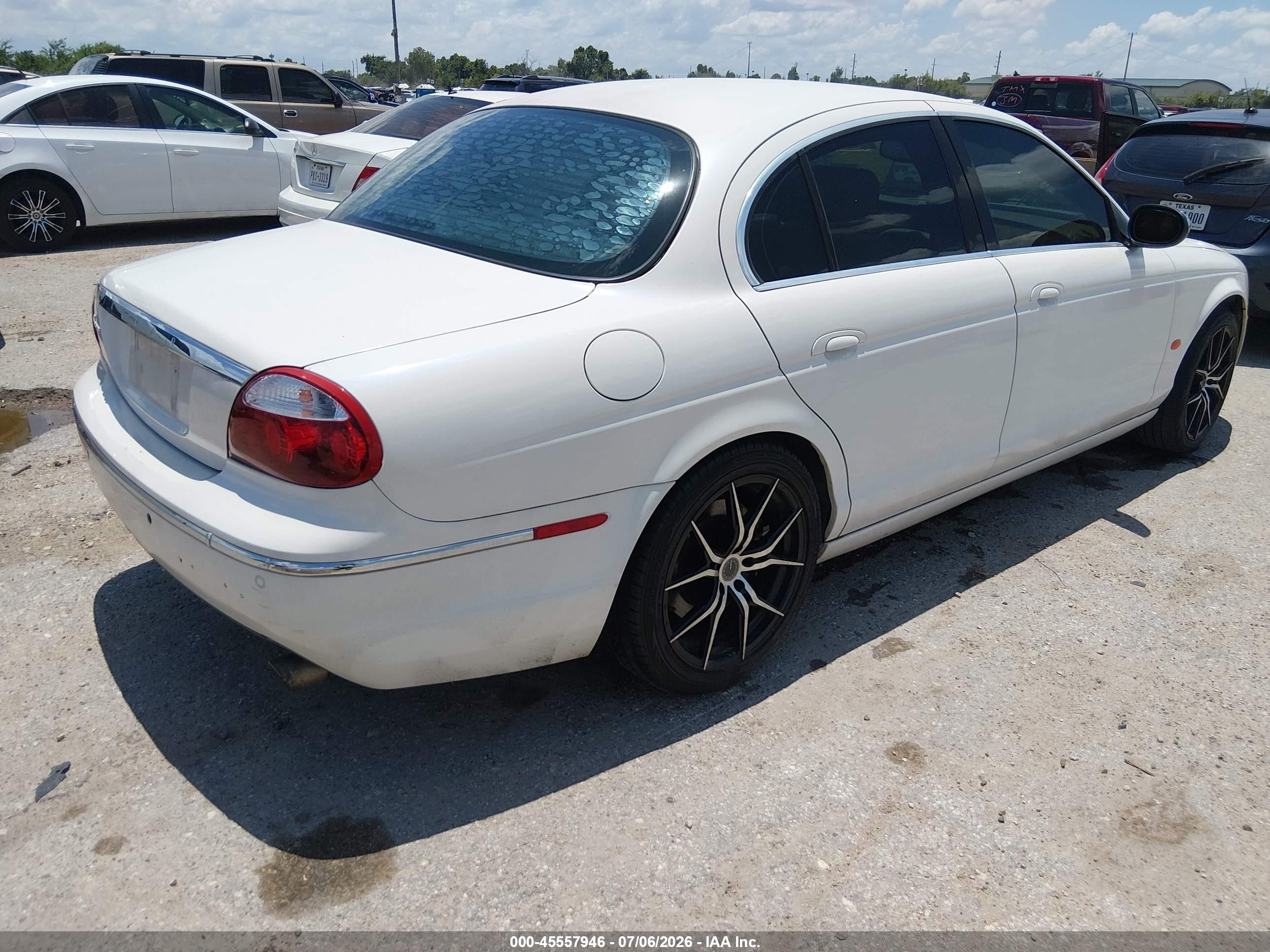 2007 Jaguar S-type 3.0 V6 White vin: SAJWA01A07FN74752