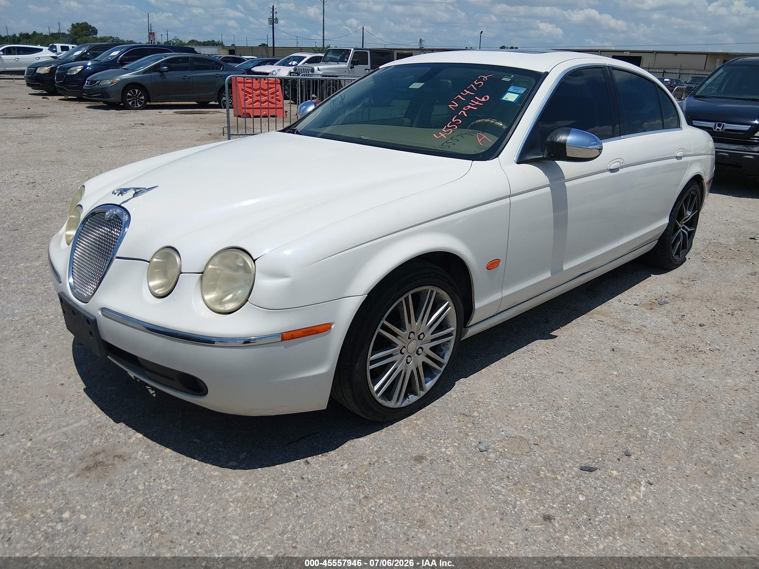 2007 Jaguar S-type 3.0 V6 White vin: SAJWA01A07FN74752