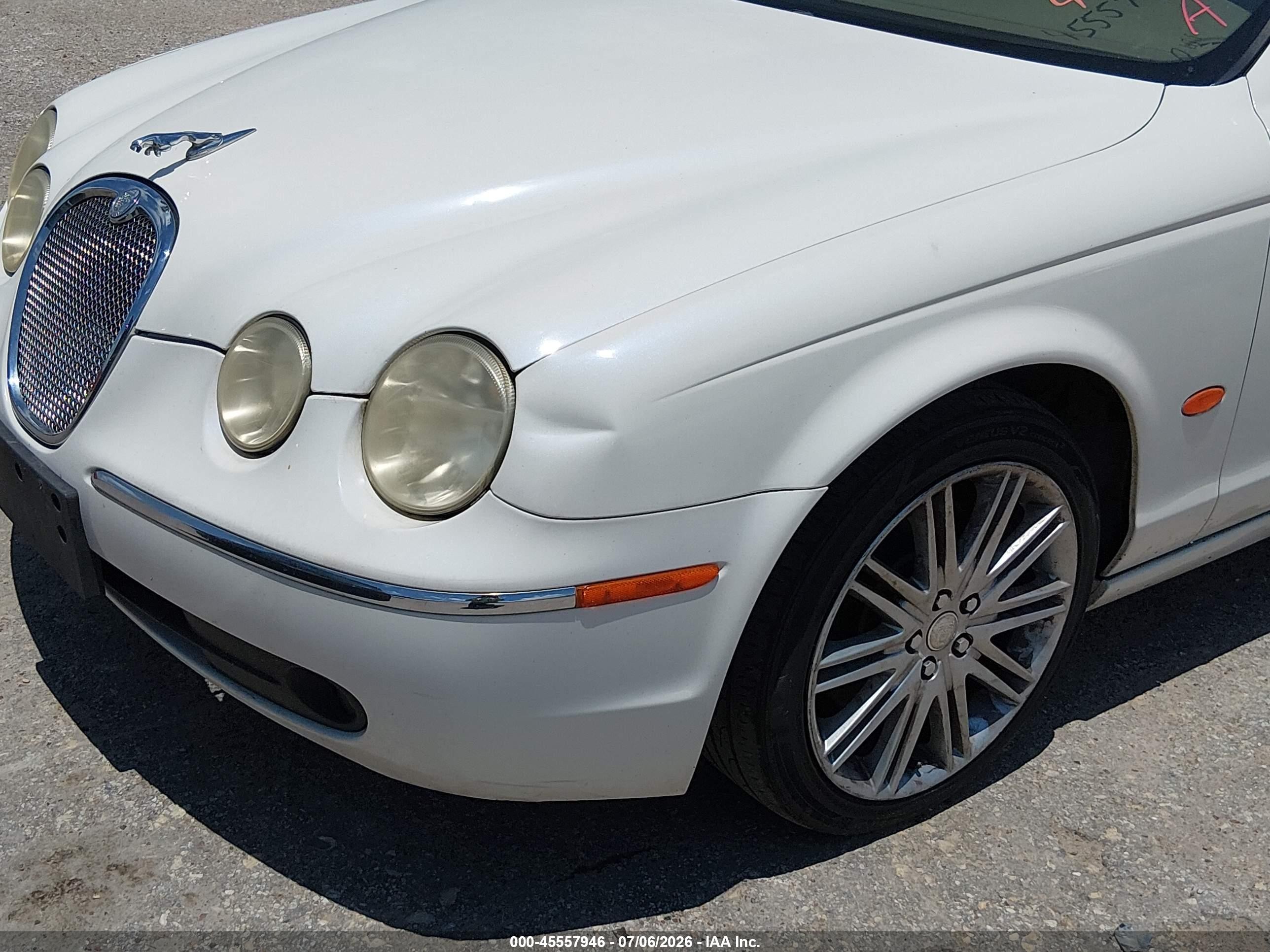 2007 Jaguar S-type 3.0 V6 White vin: SAJWA01A07FN74752